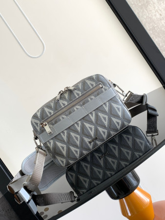 D*0r Safari Bag with Strap light Gray 8.5 x 6 x 2.5 inches