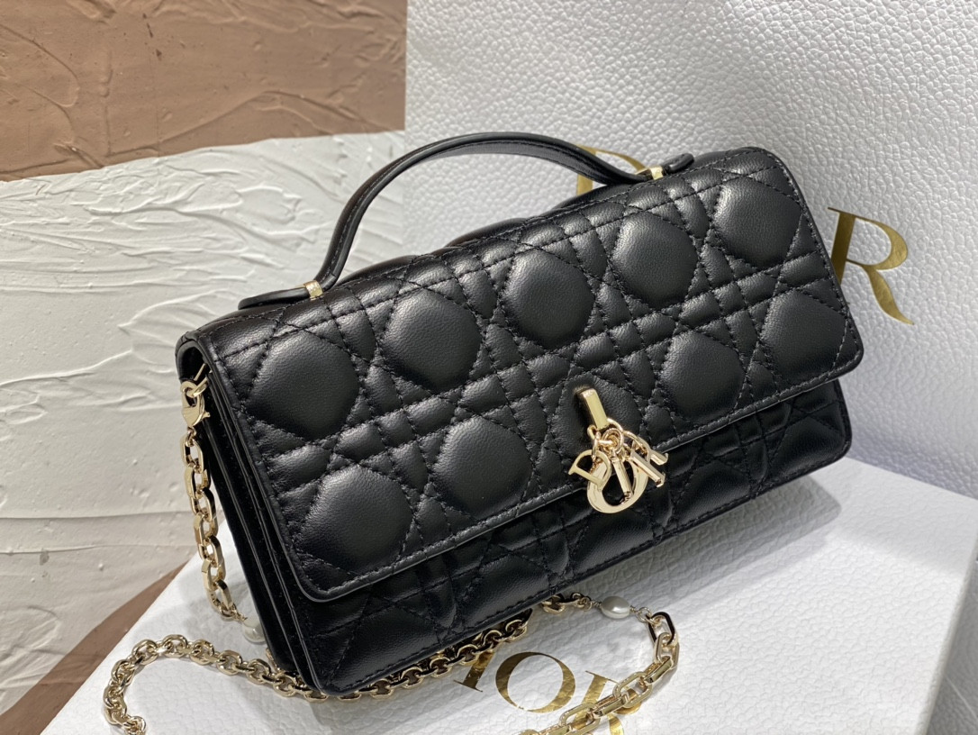 miss D*or mini bag black cannage lambskin s0980onmj_m900 21 x 11.5 x 4.5 cm