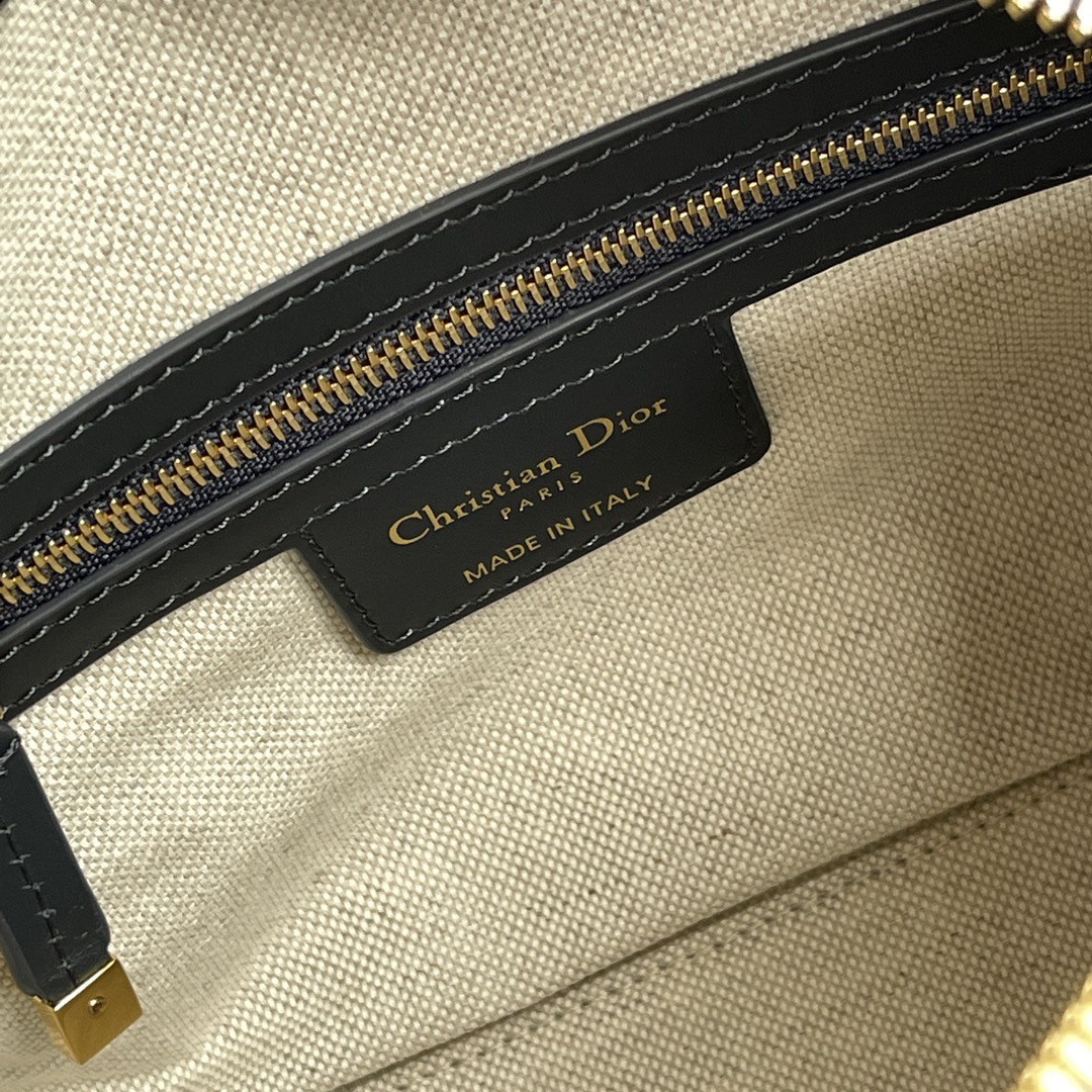 D*or groove 20 bag blue D*or oblique jacquard 20.5 x 13.5 x 12 cm / 8 x 5.5 x 4.5 inches