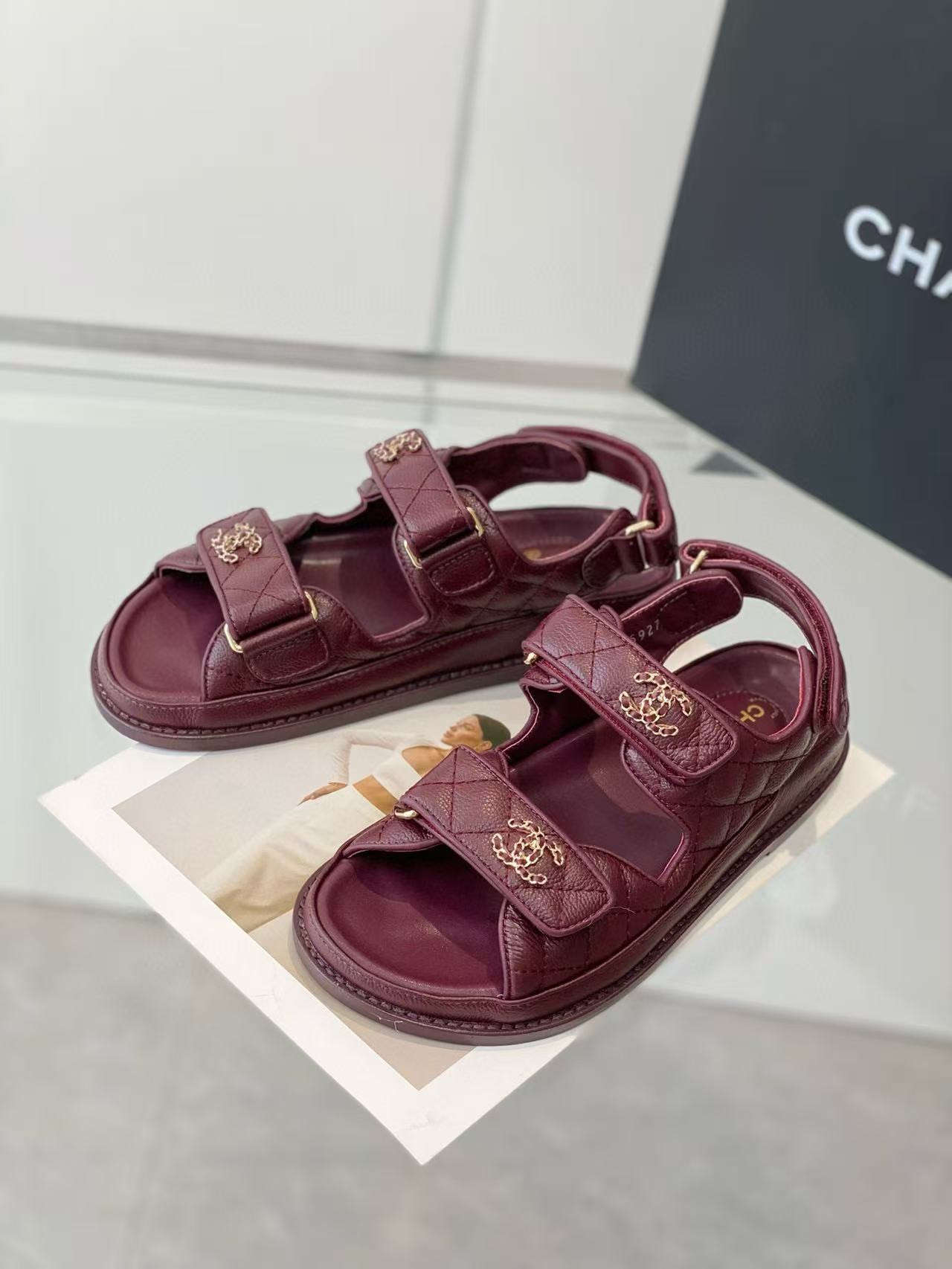 ua Ch*el sandals
