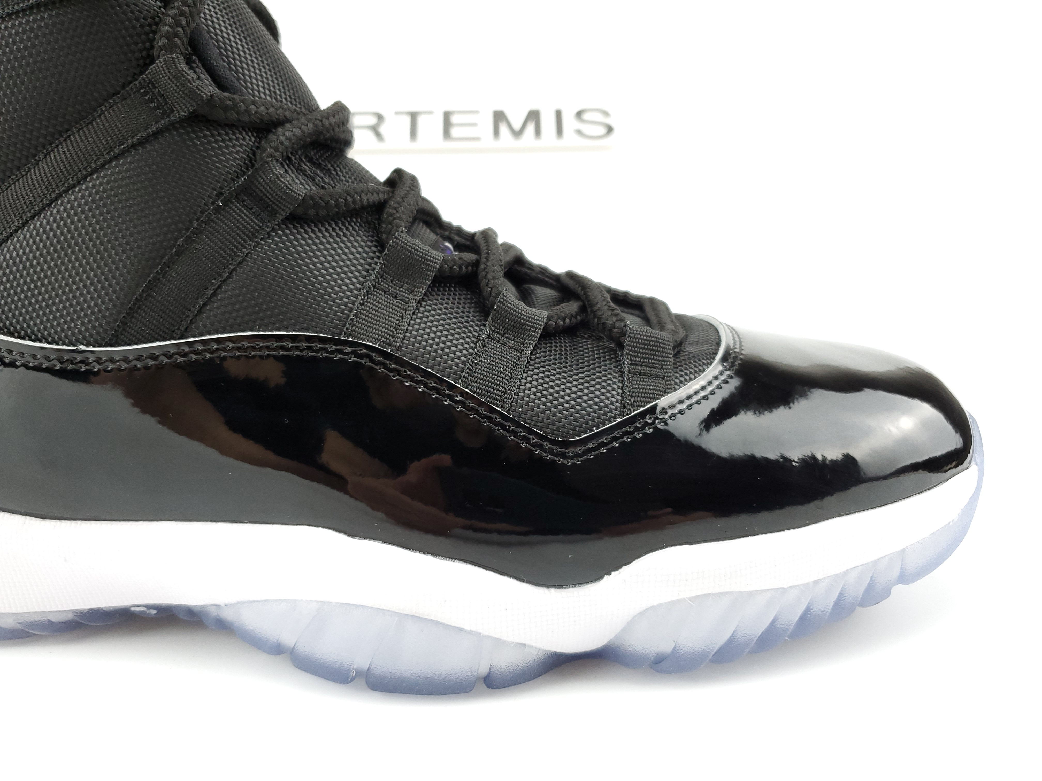 Jordan 11 Retro Space Jam (2016)