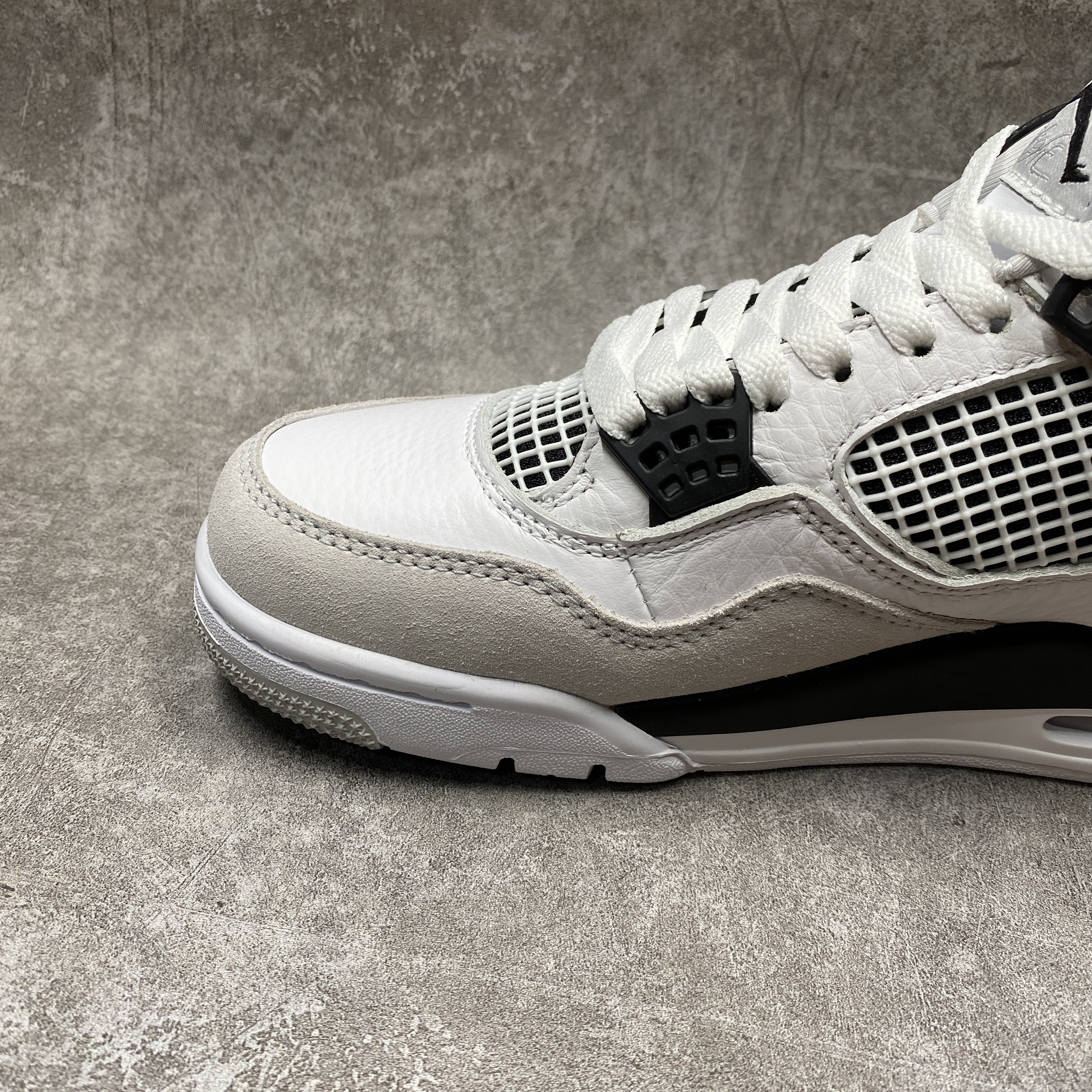 Air Jordan 4 Reto Military Black