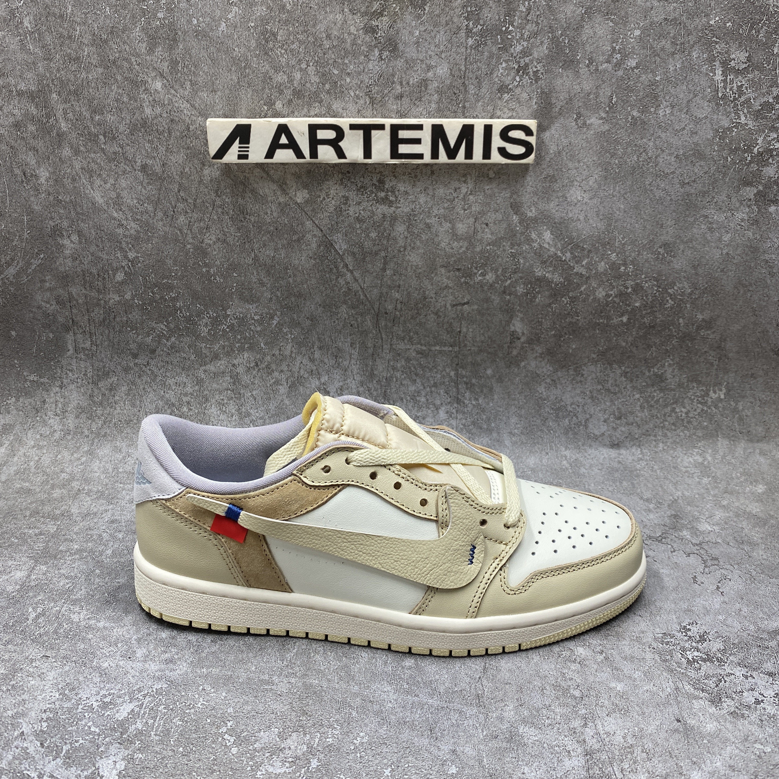 Off-White x Nike Air Jordan 1 Low