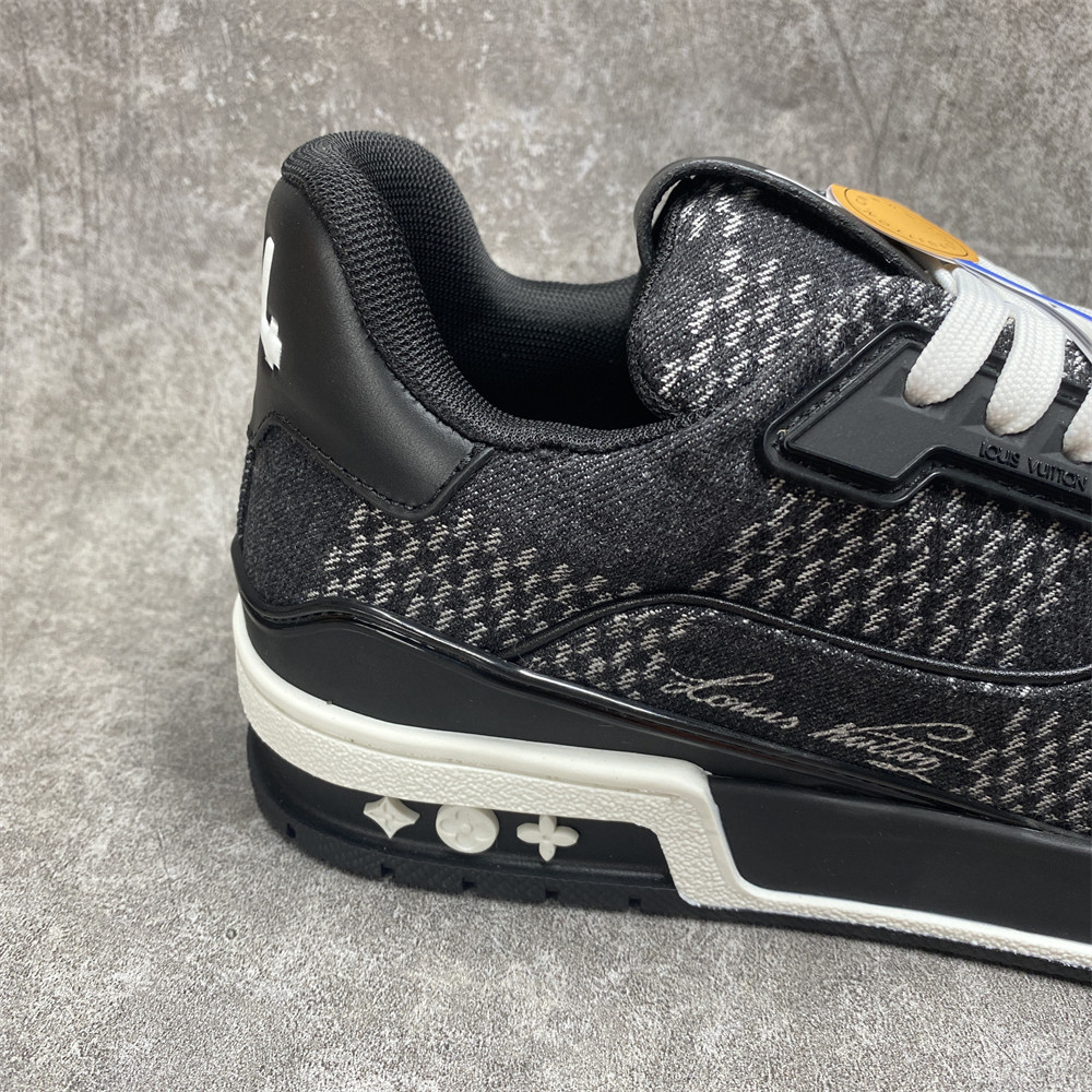 UA LV Trainer Sneaker