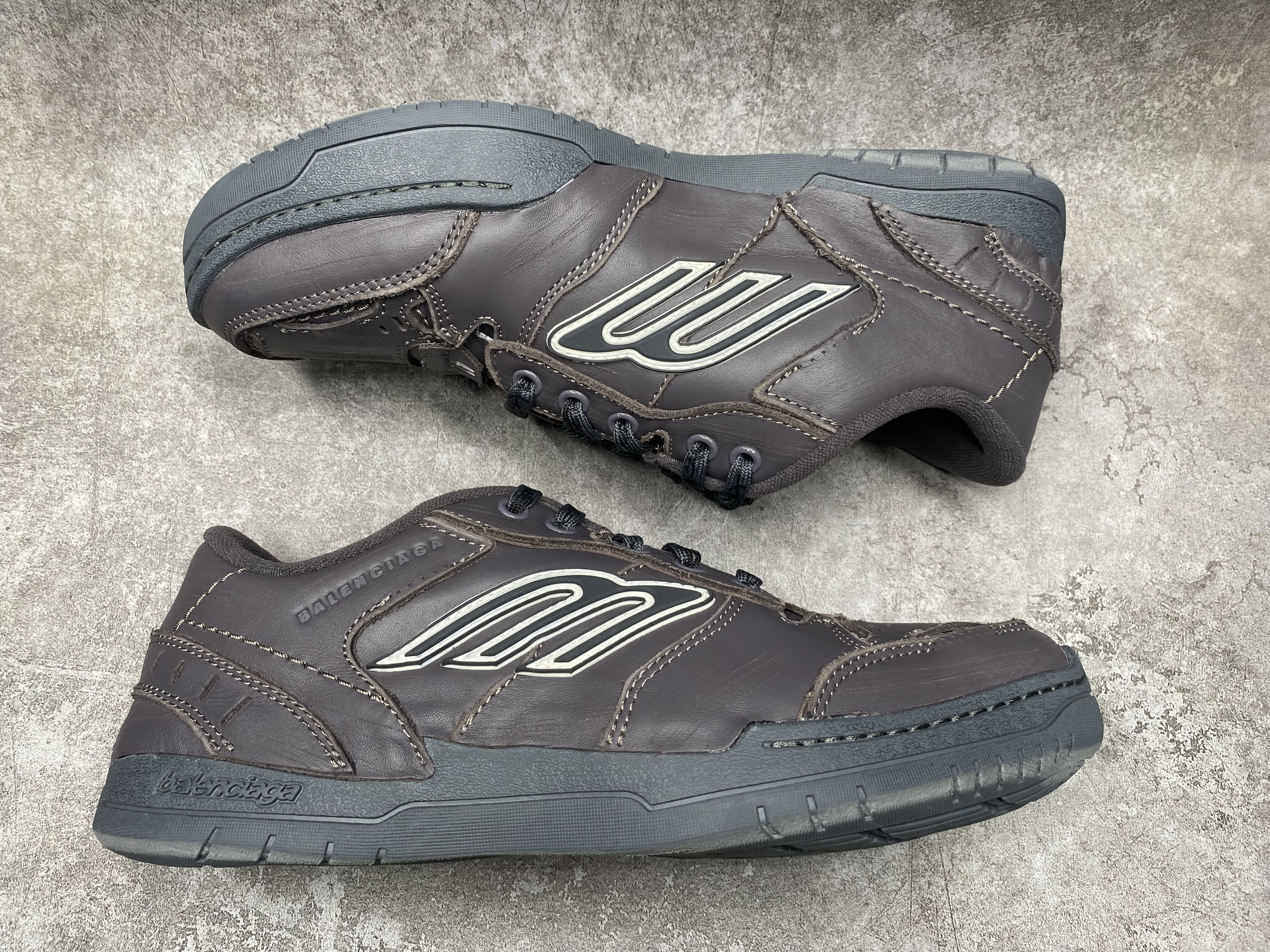 ua Ba*len*cia*ga hamptons worn-out sneaker (run one size large)