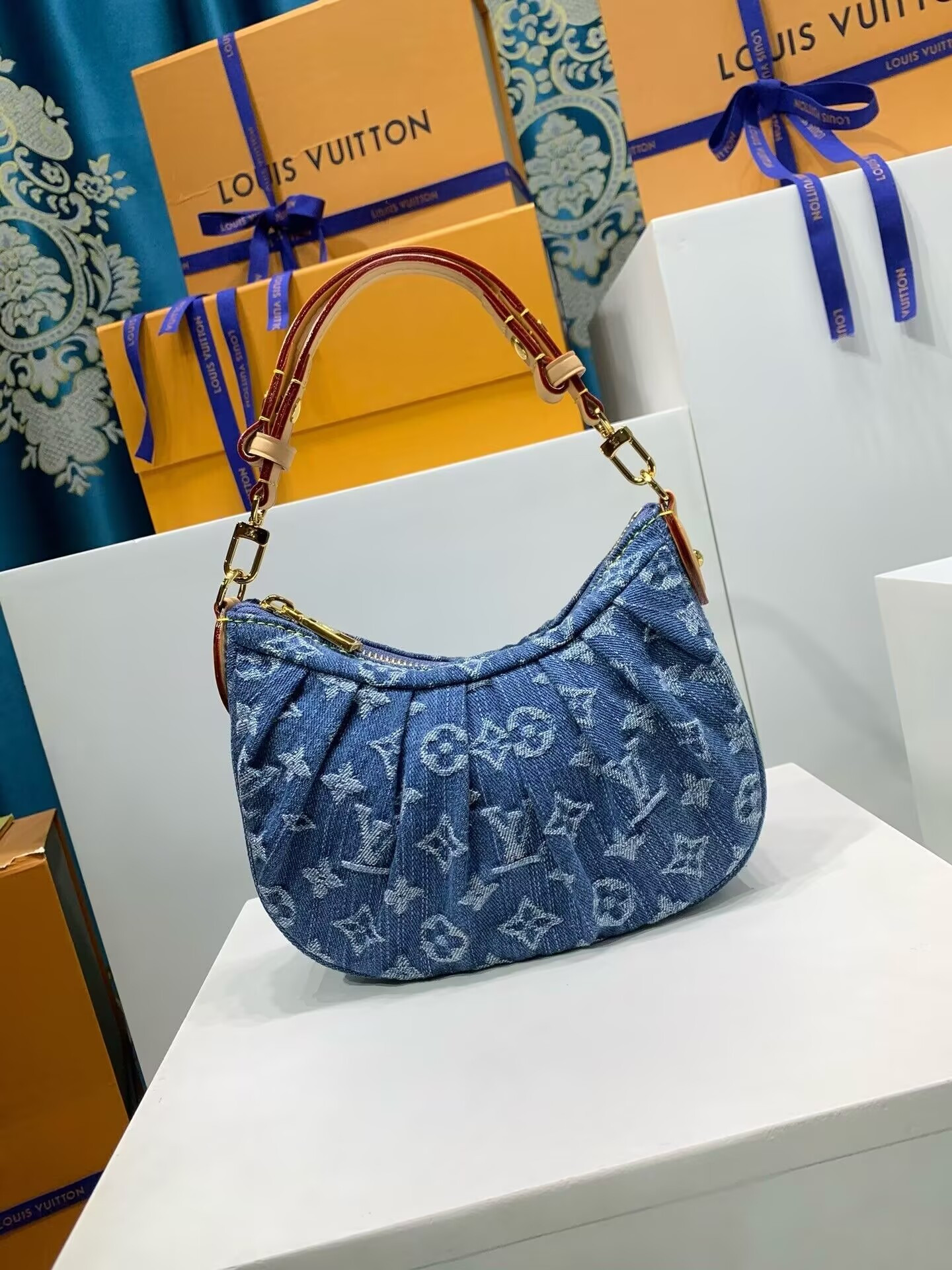 LV Pochette Valley M13571 21x15x 7cm