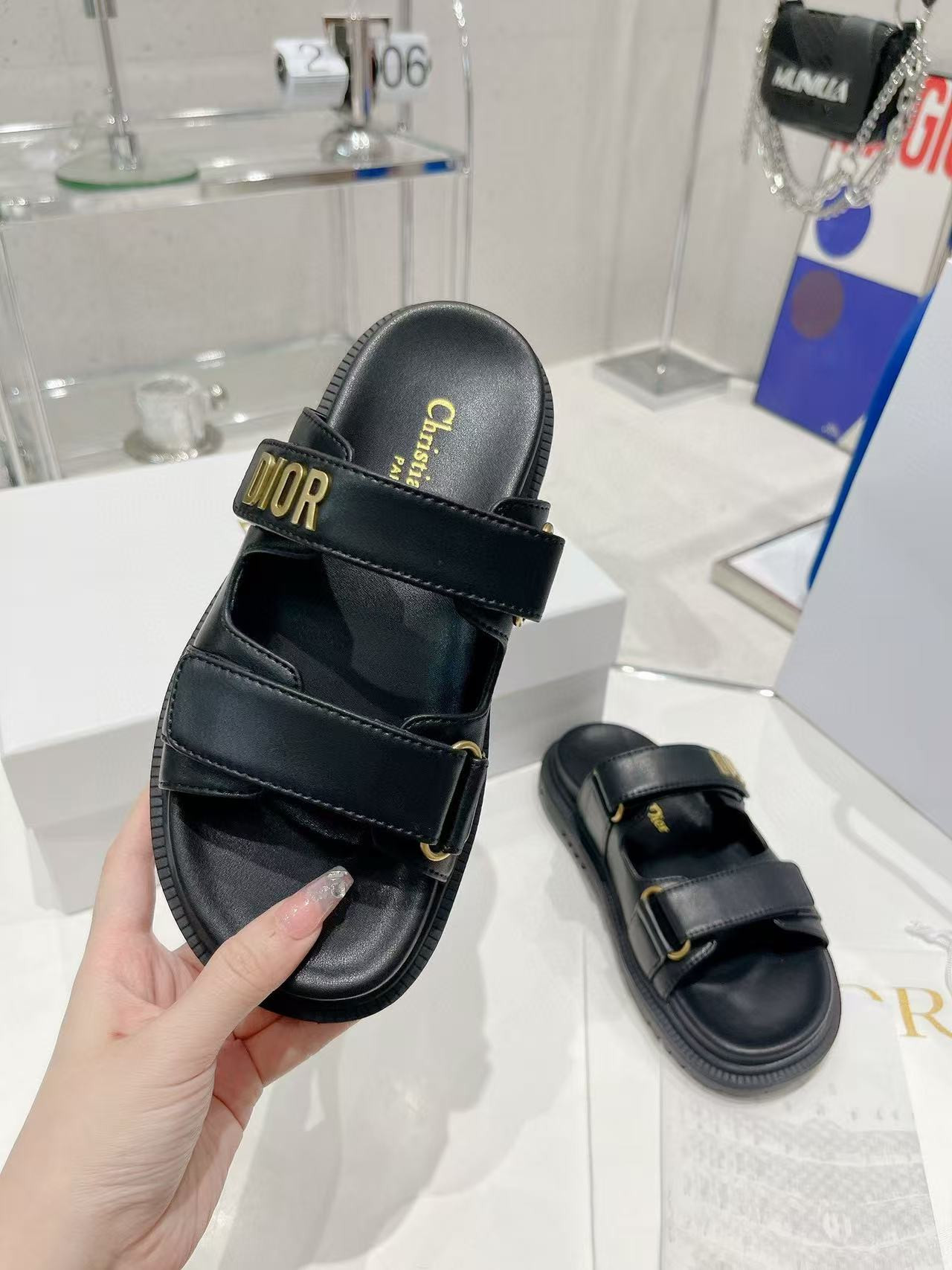 ua D*or D*oract sandal