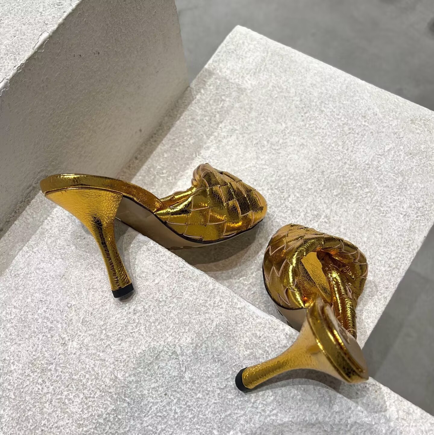 ua bo*te*ga Ve*ne*ta blink slides