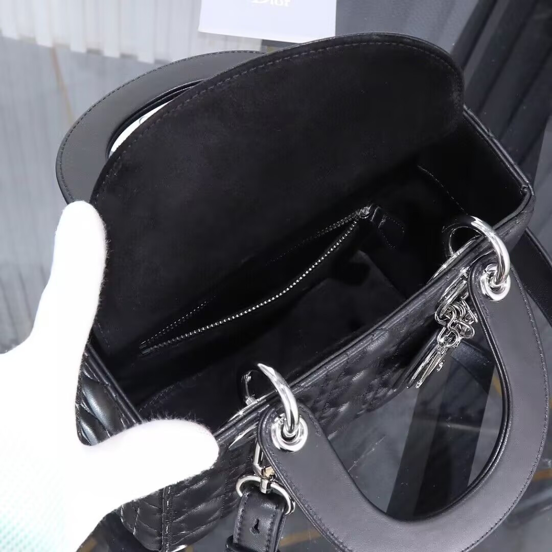 small lady D*or bag 20 x 17 x 8 cm