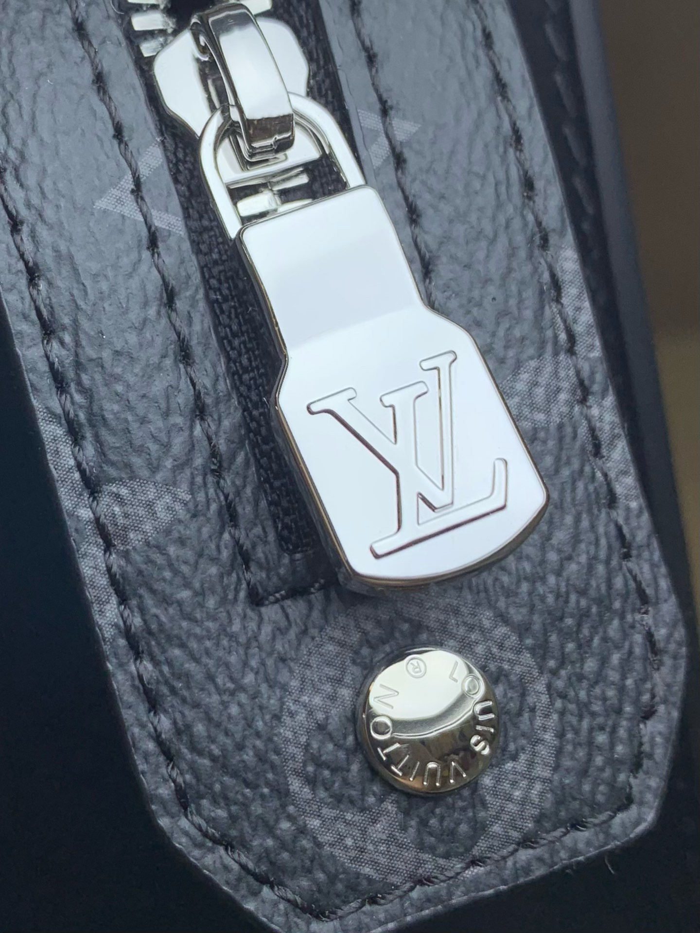 LV Sac Plat Horizontal Zippe M11742 39.8x30x5cm Without Box