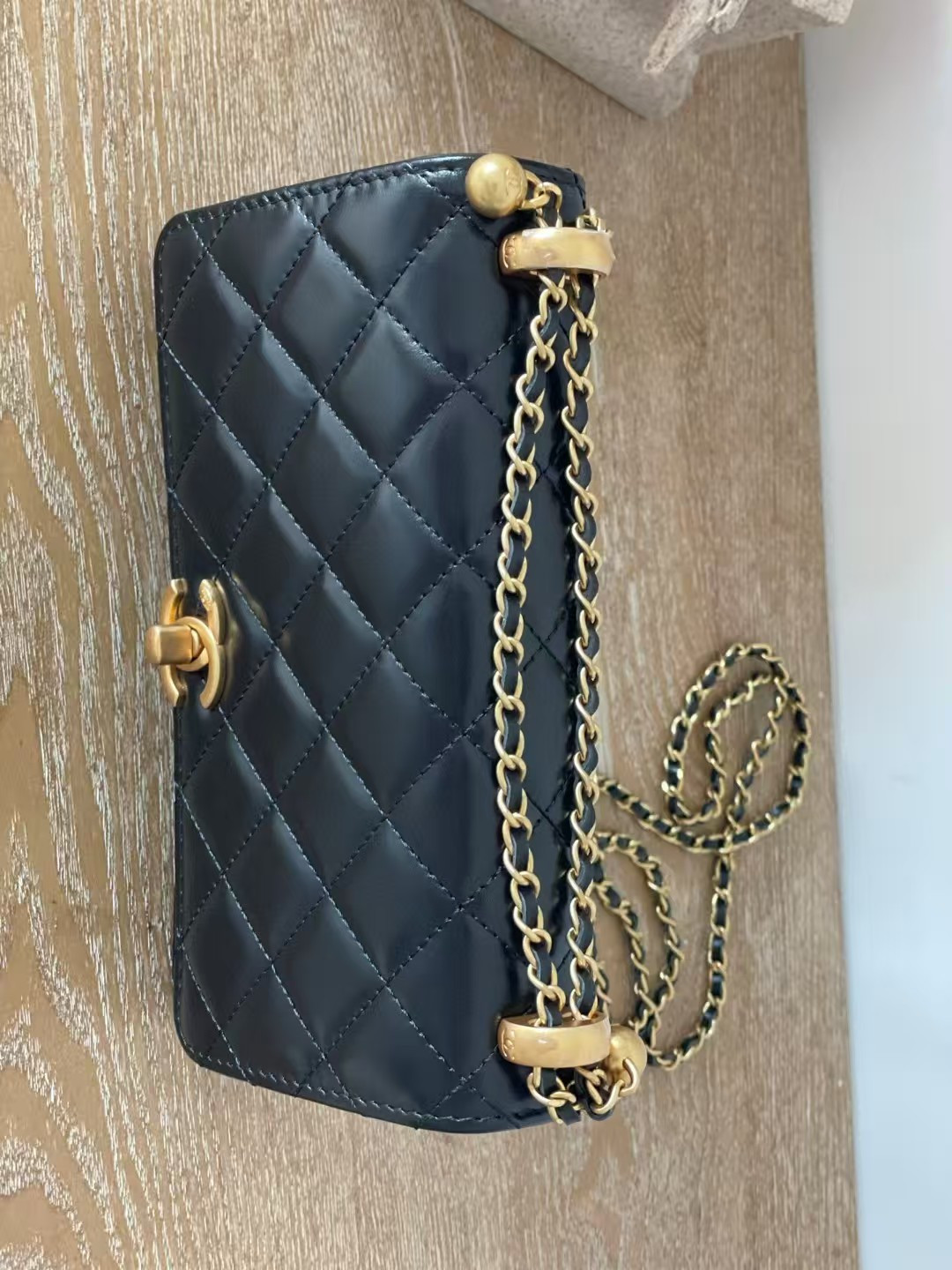 Ch*el Wallet on Chain AP2289 12x19x3.5cm