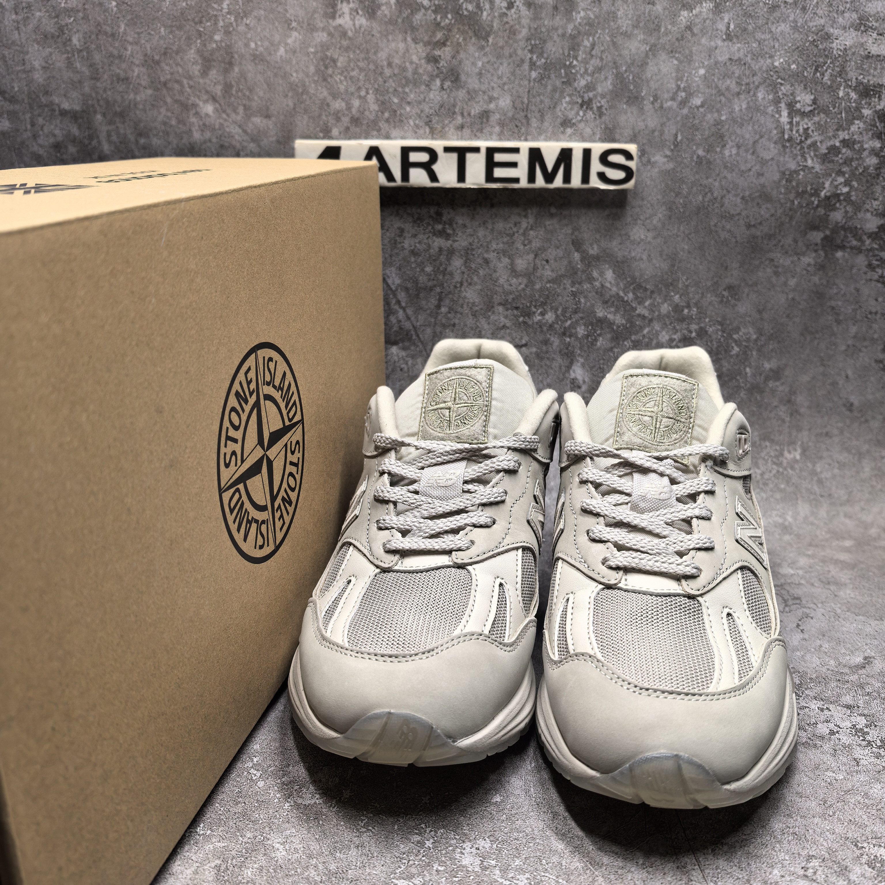 UA New Balance 991v2