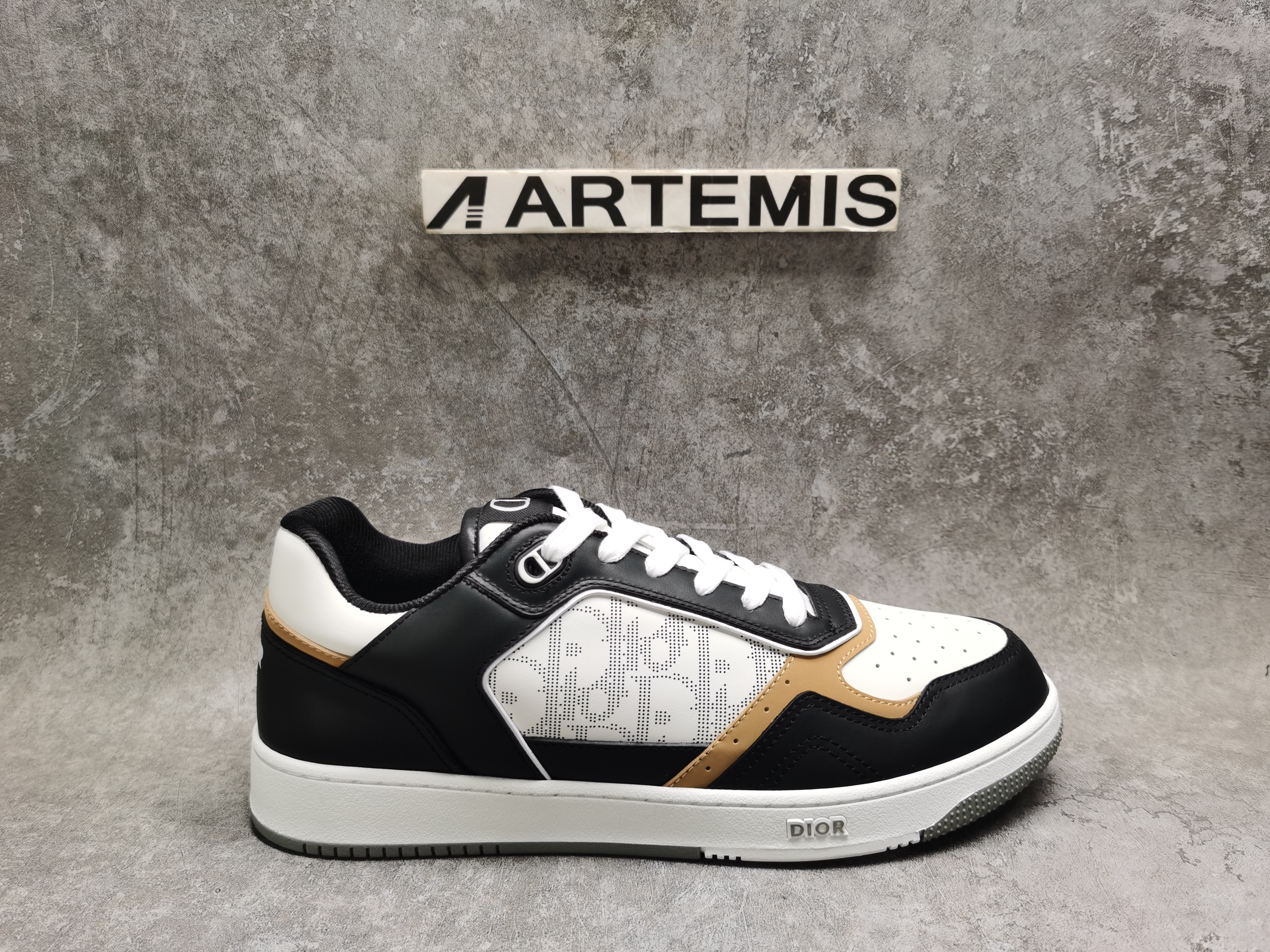 UA D*0r B27 Sneaker