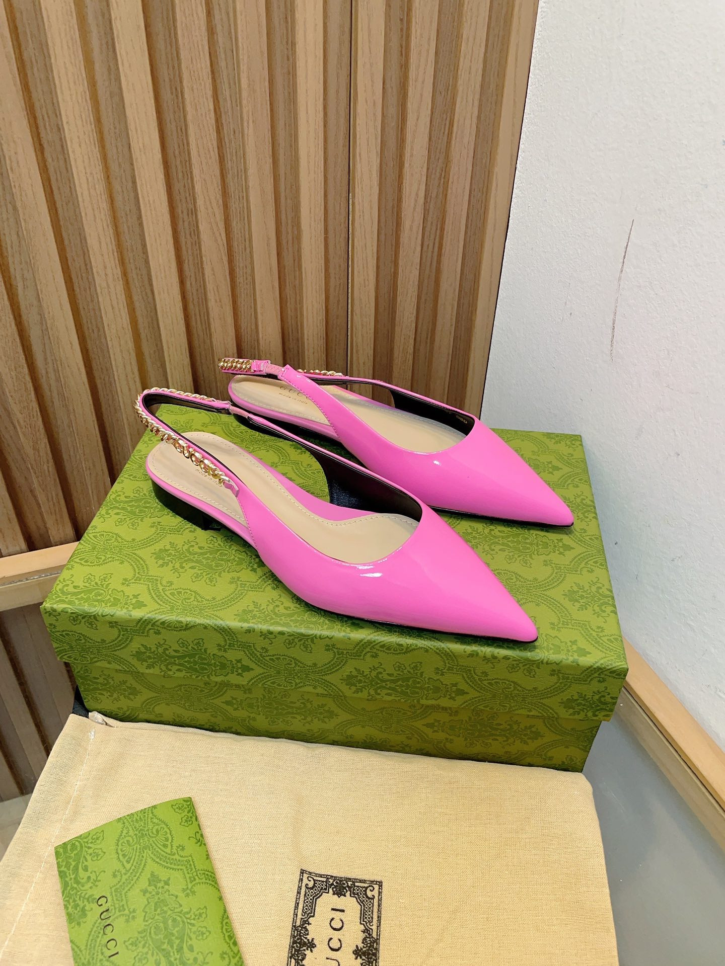 G*u*i signoria slingback pump flat shoes