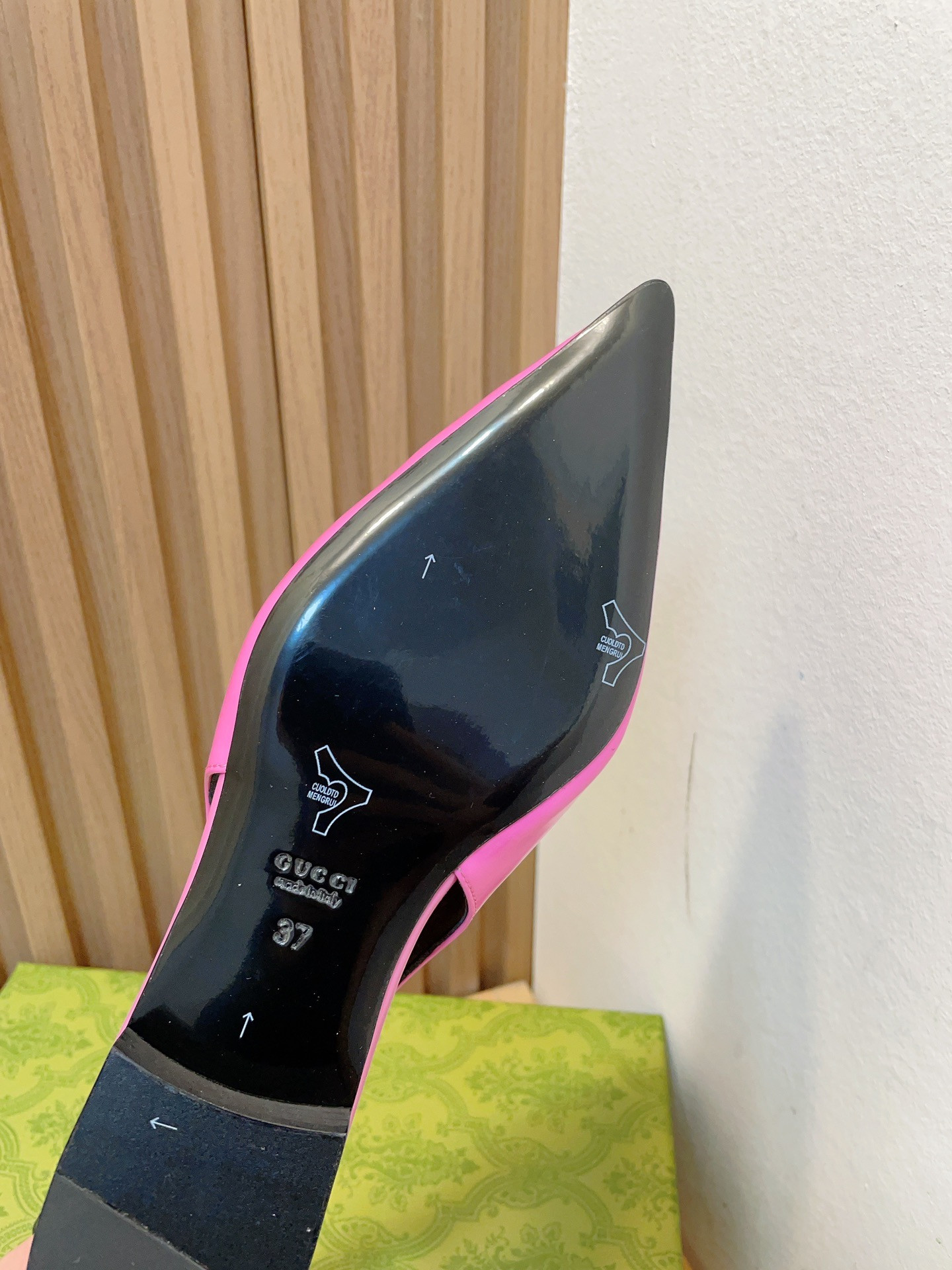 G*u*i signoria slingback pump flat shoes