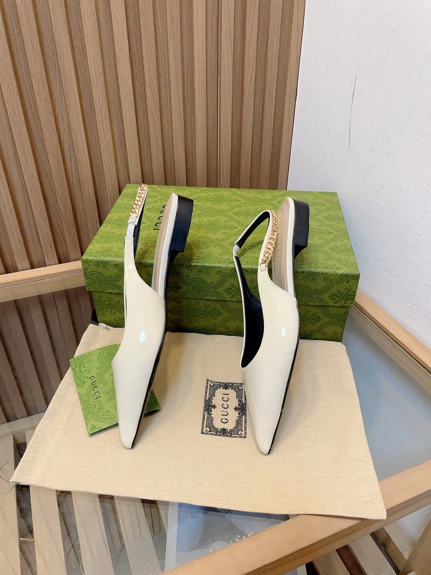 G*u*i signoria slingback pump flat shoes