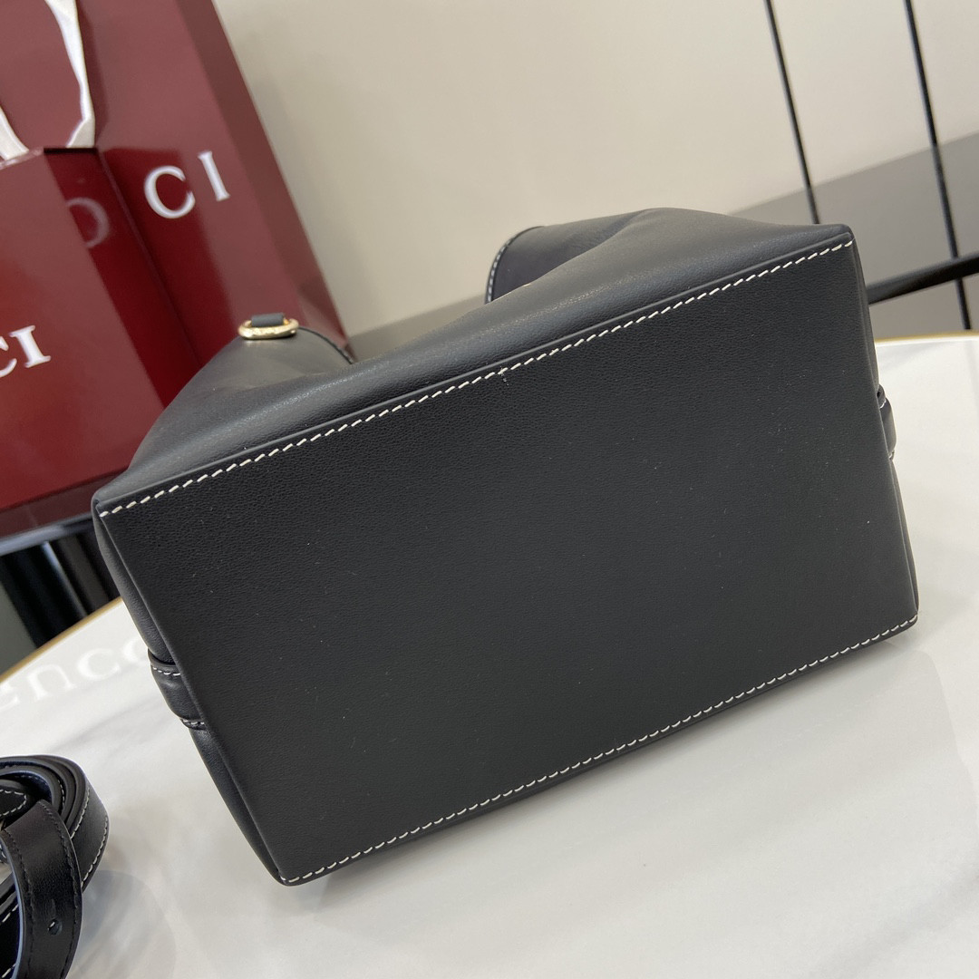 G*u*i mini  emblem 19x18x11cm