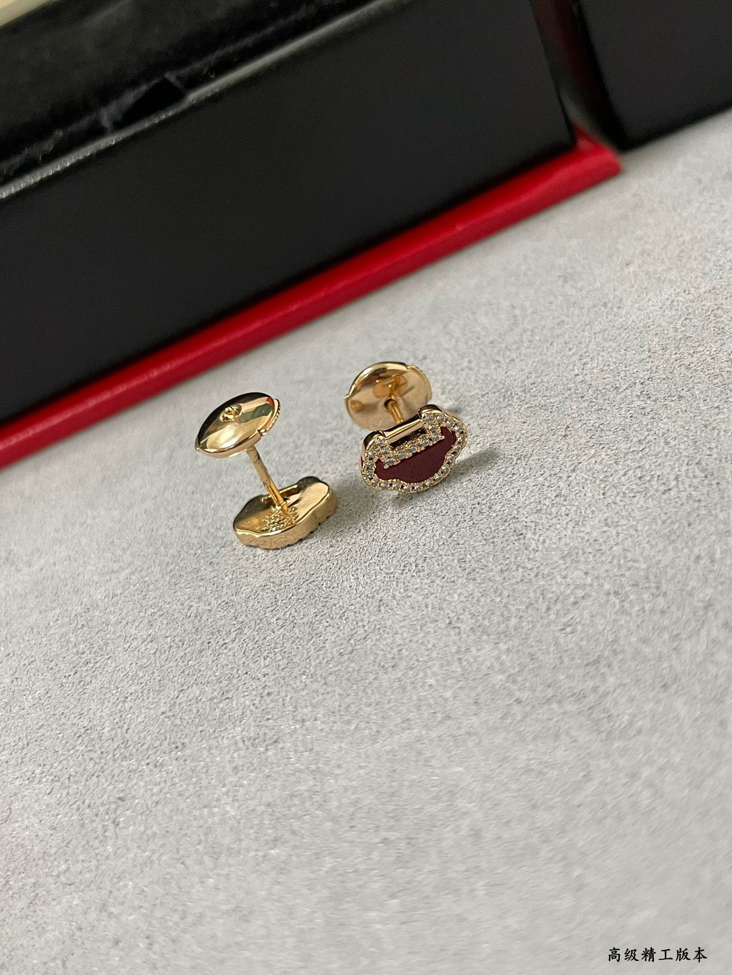 Qeelin Mini Ruyi Stud Earrings