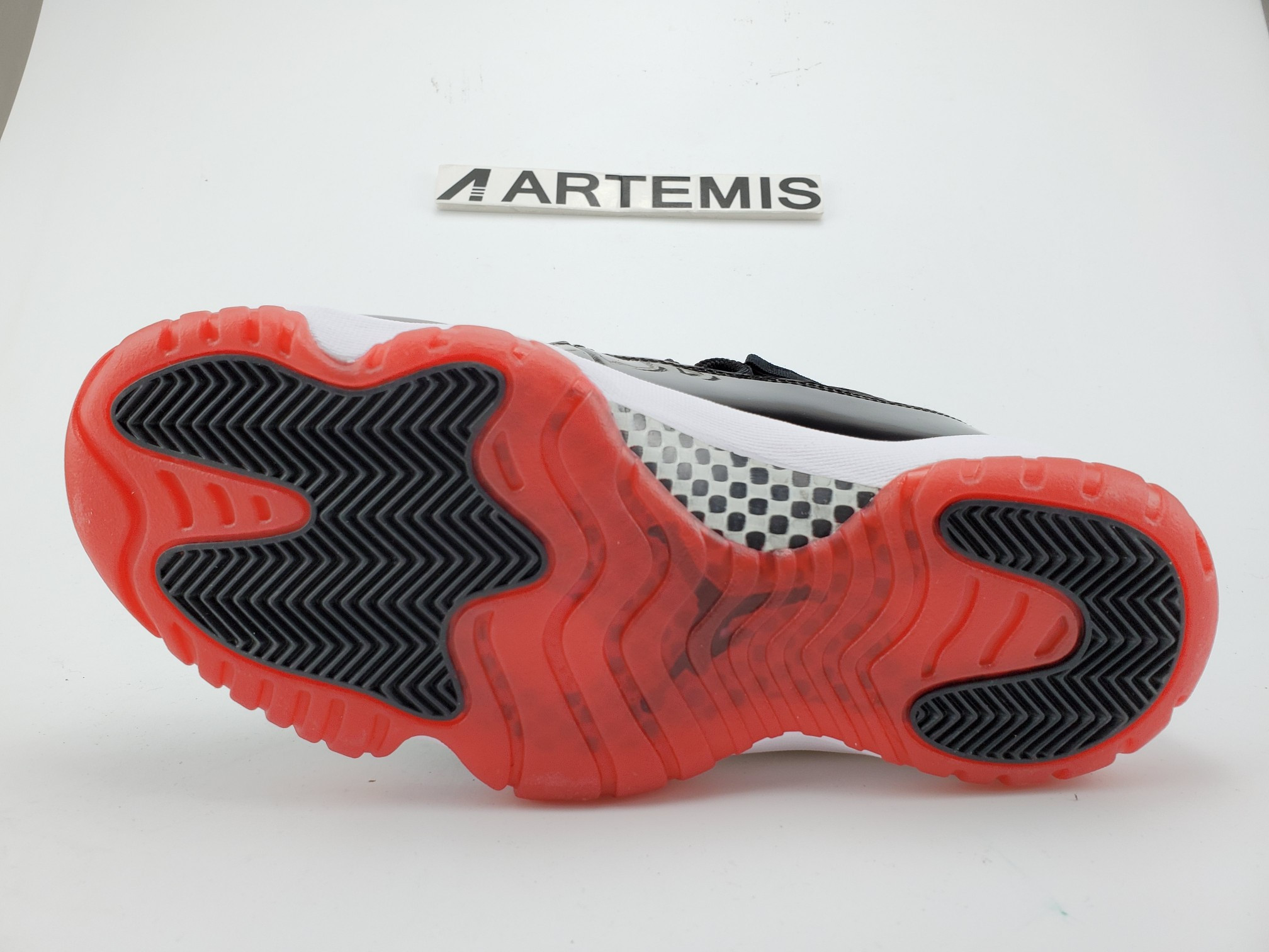 Air Jordan 11 Retro Playoffs Bred (2019)