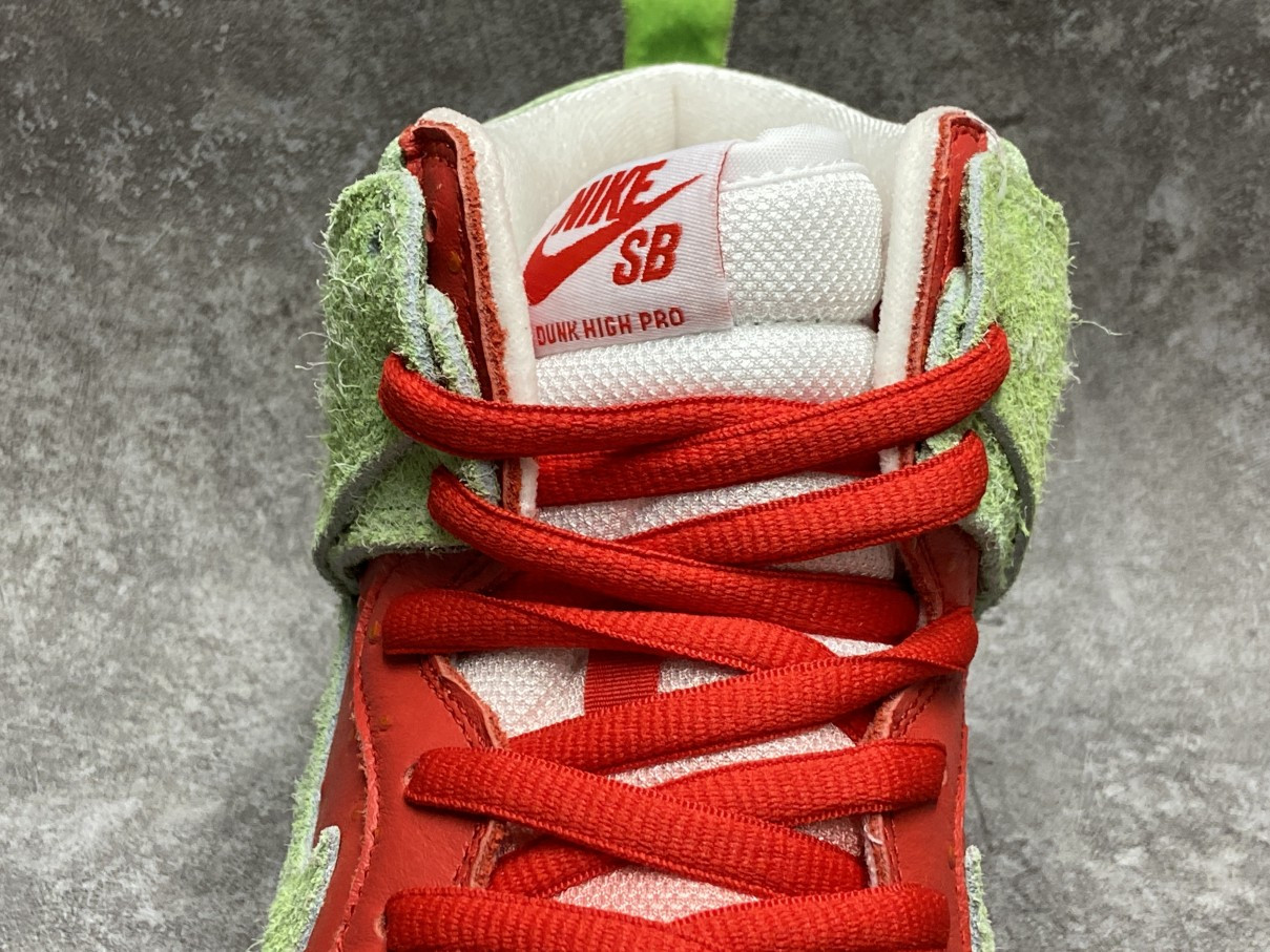 Nike SB Dunk High Strawberry Cough