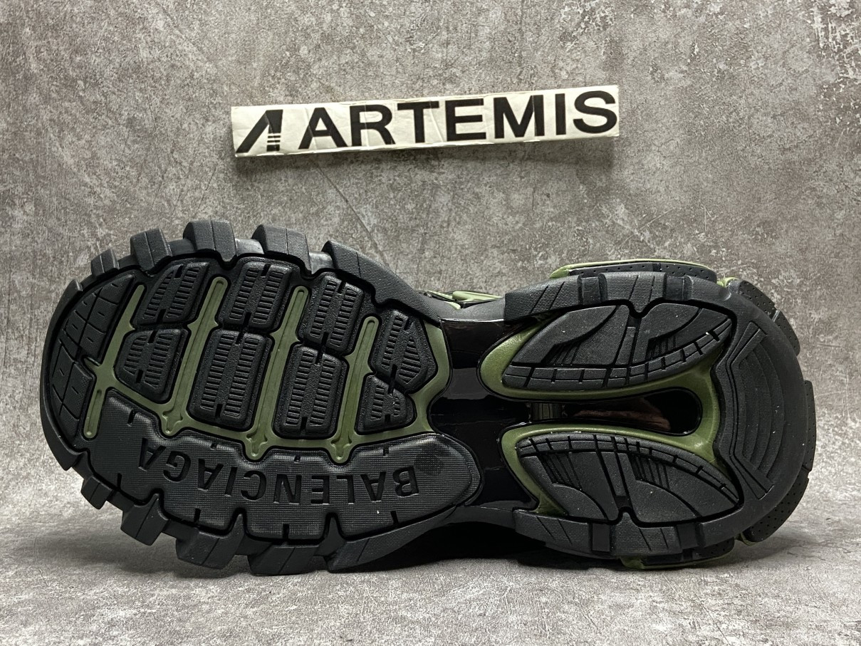 Balenciga Track 5.0  Black Green