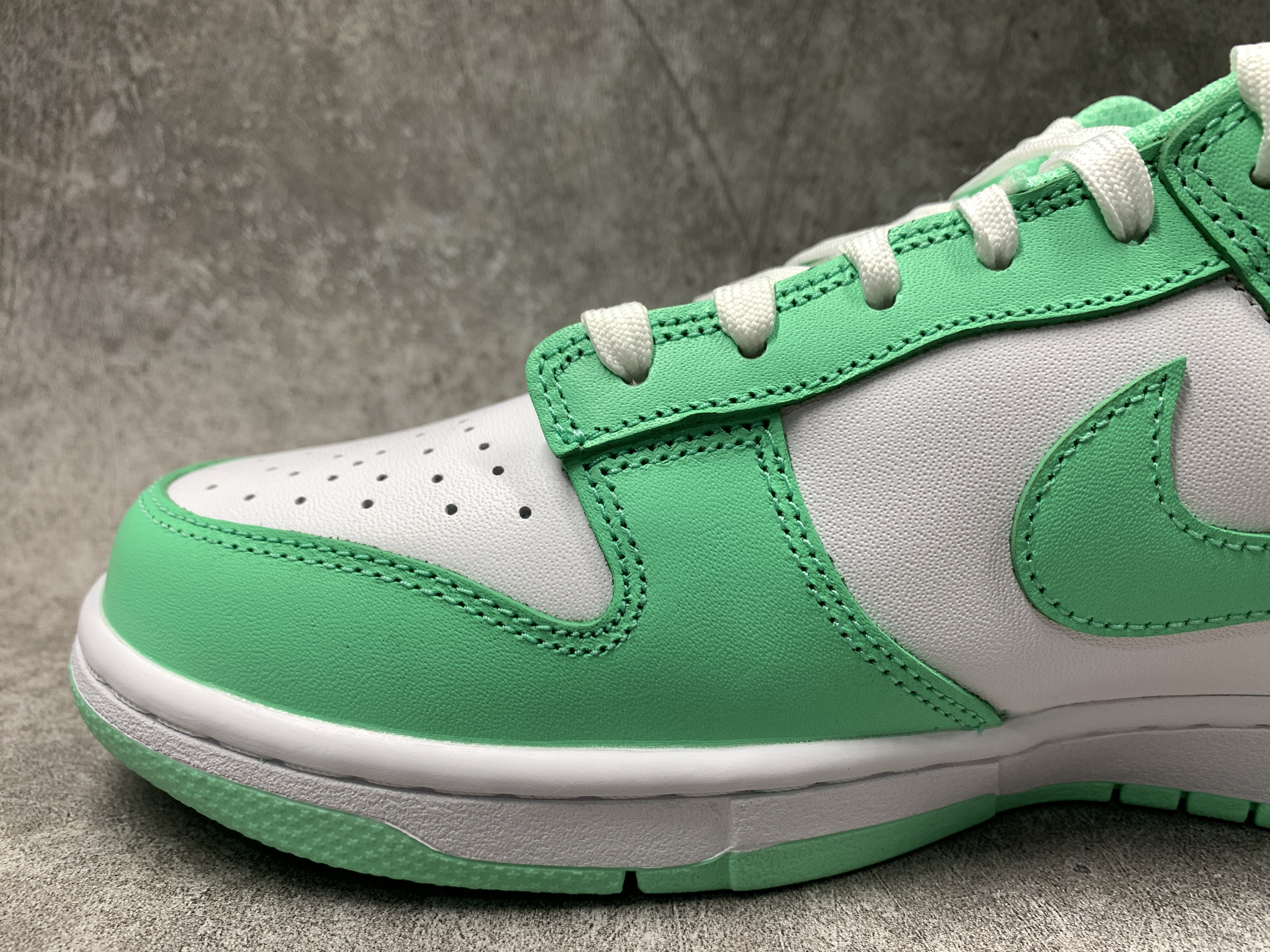 Nike Dunk Low Green Glow