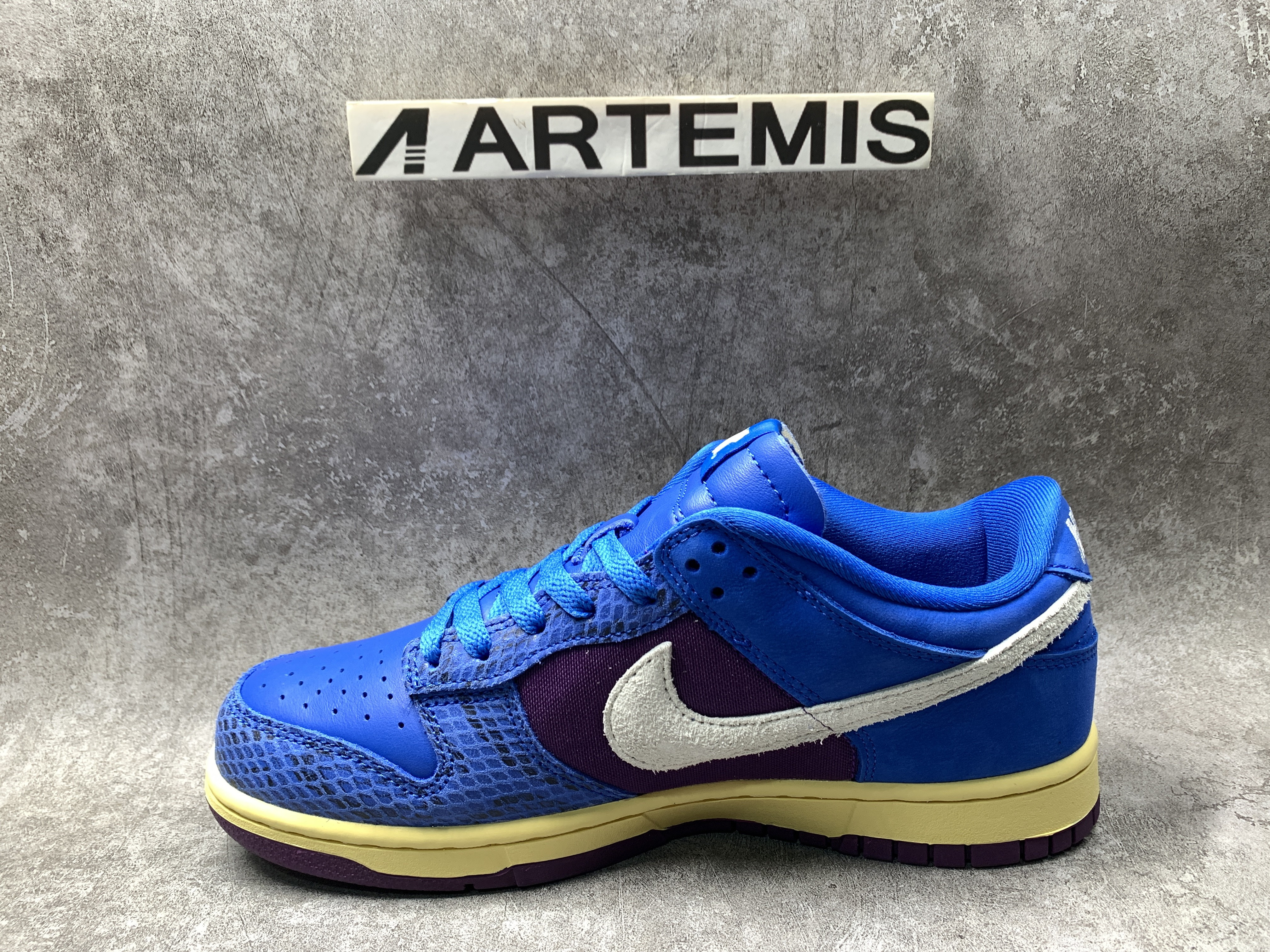 Nike Dunk Low UNDEFEATED Dunk vs. AF1