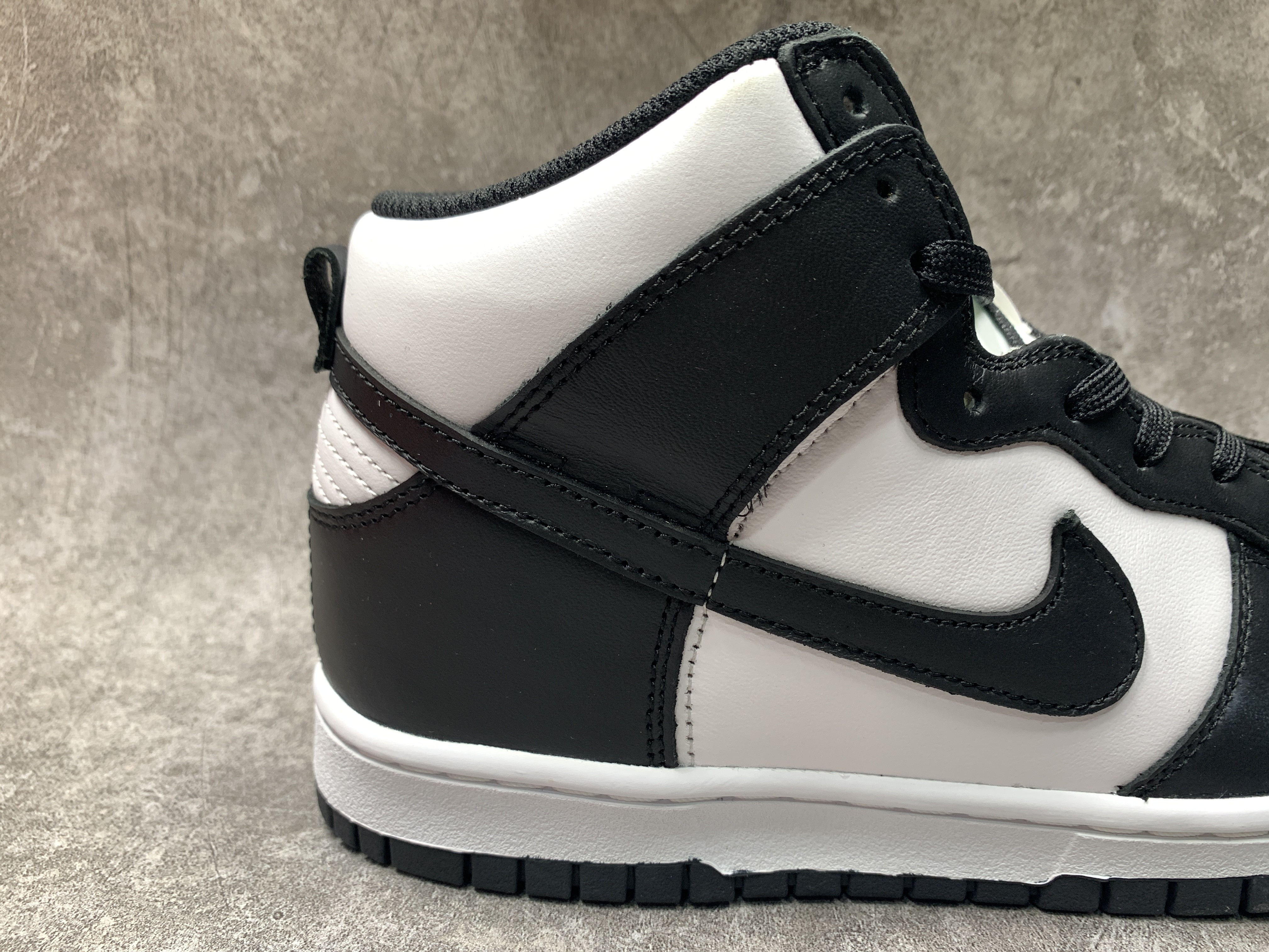 Nike Dunk High Panda