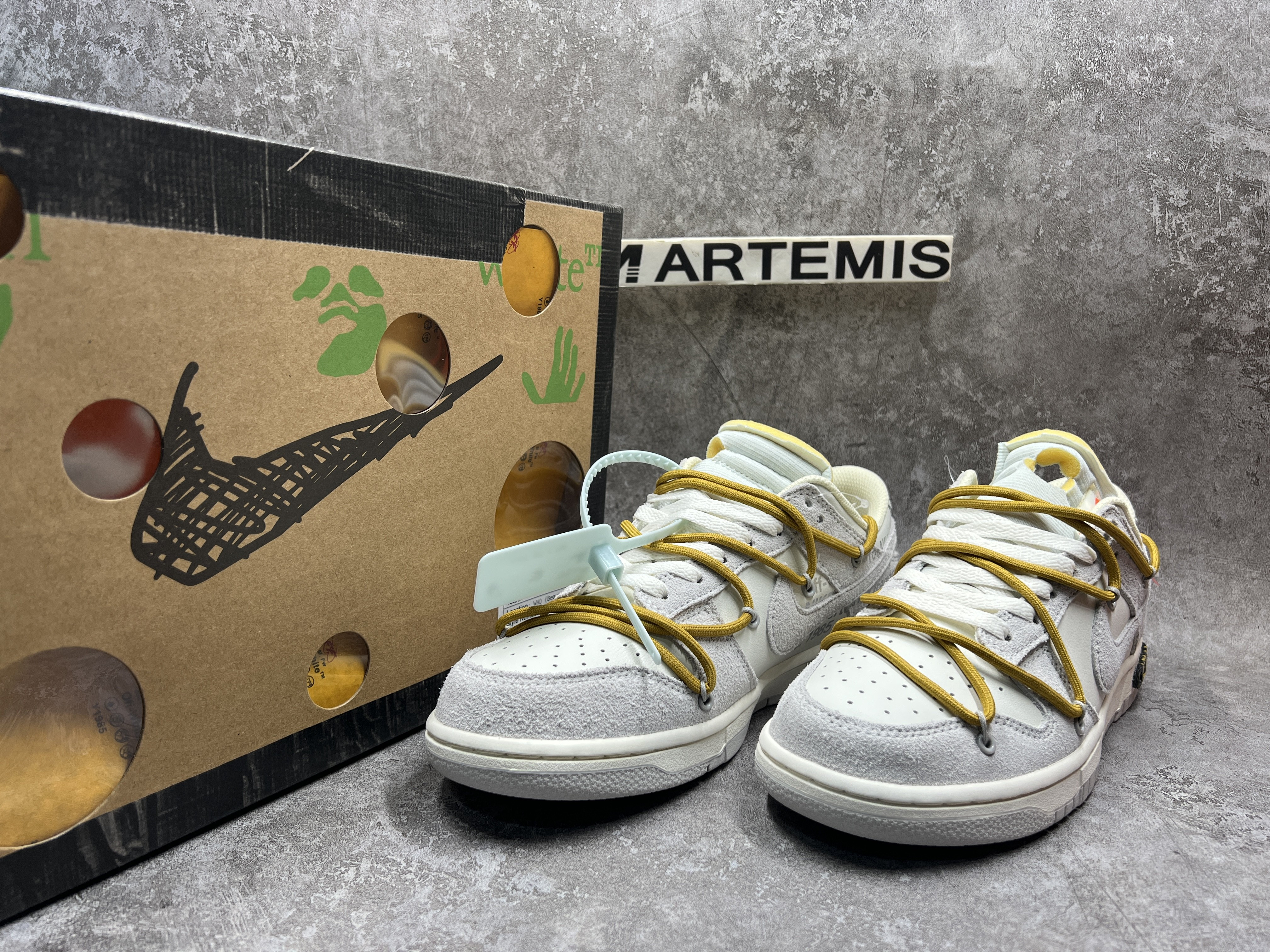 Off-White x Dunk Low Lot 37 of 50