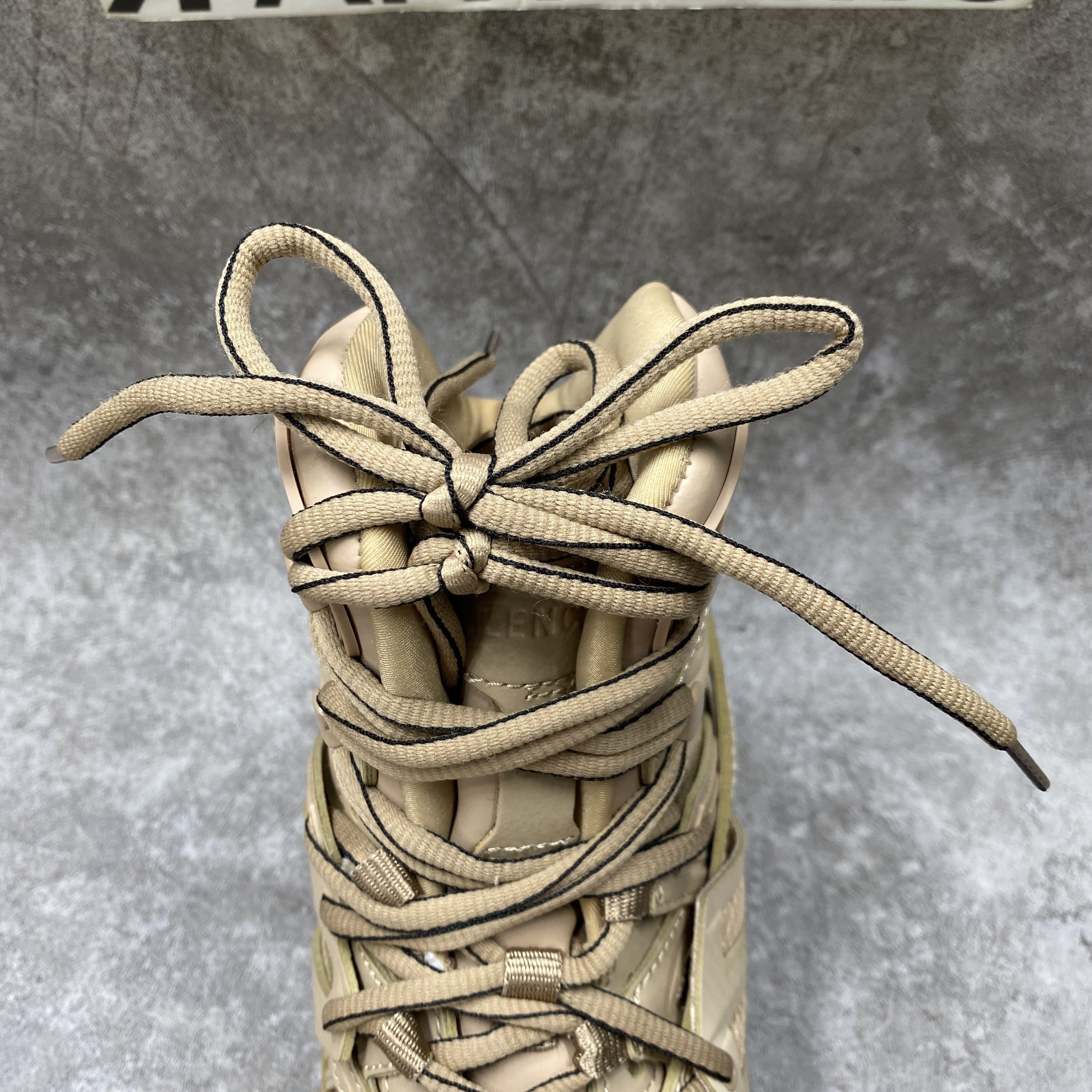 Balenciga Track Hike Beige