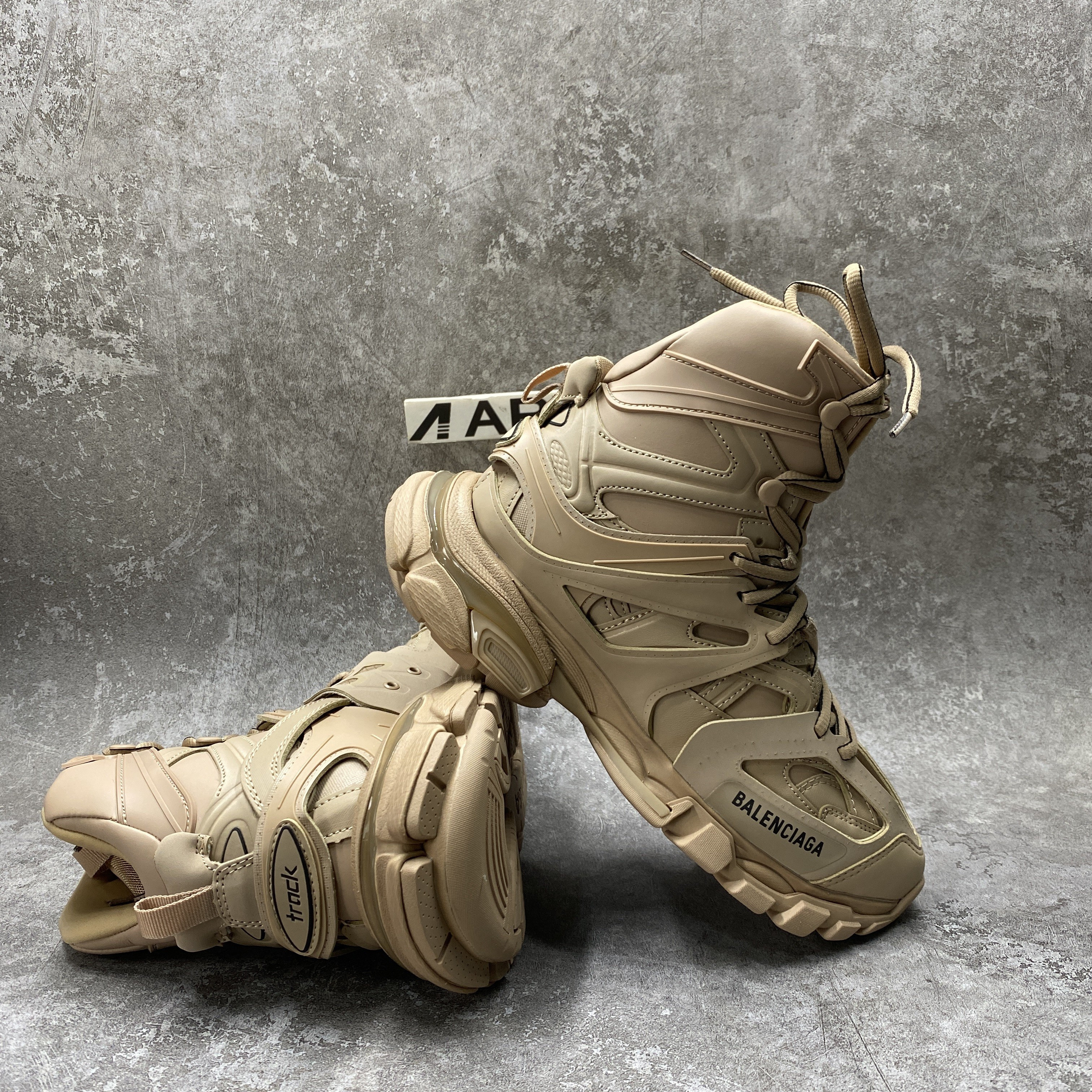 Balenciga Track Hike Beige