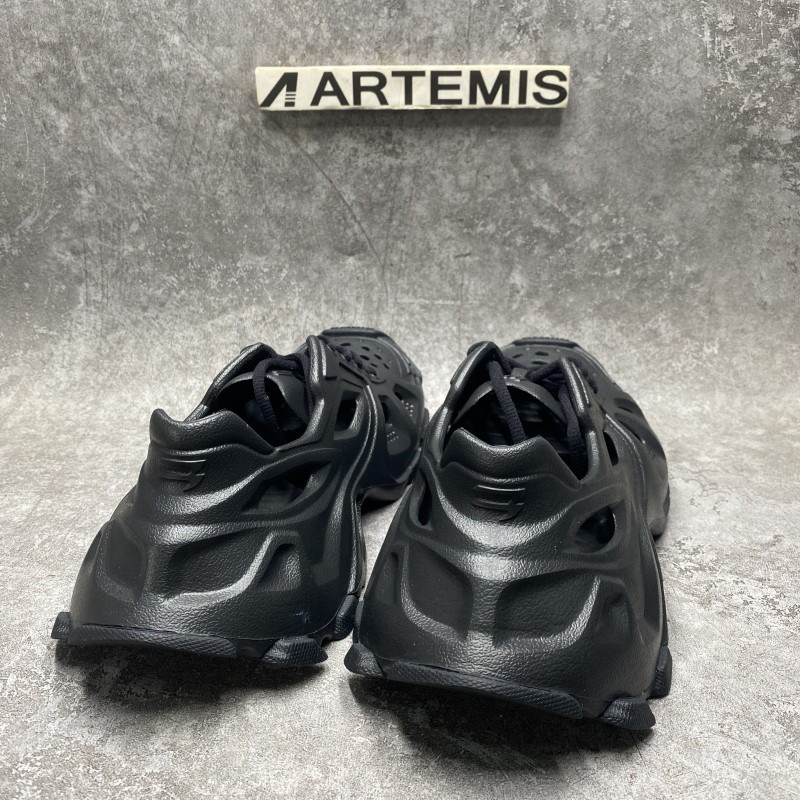 Balenciga HD HD Lace-Up Sneaker in black