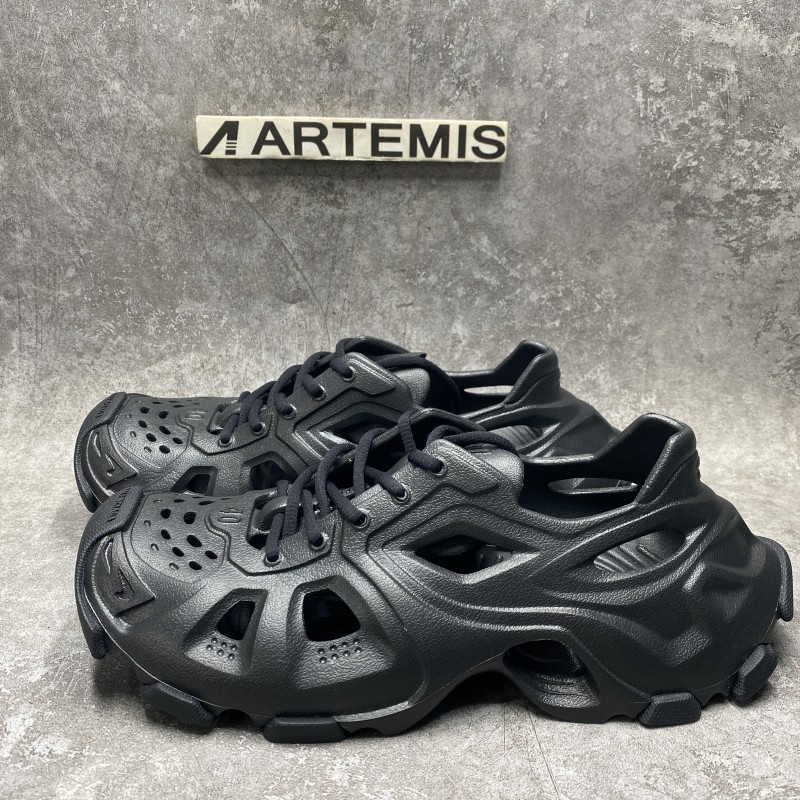 Balenciga HD HD Lace-Up Sneaker in black