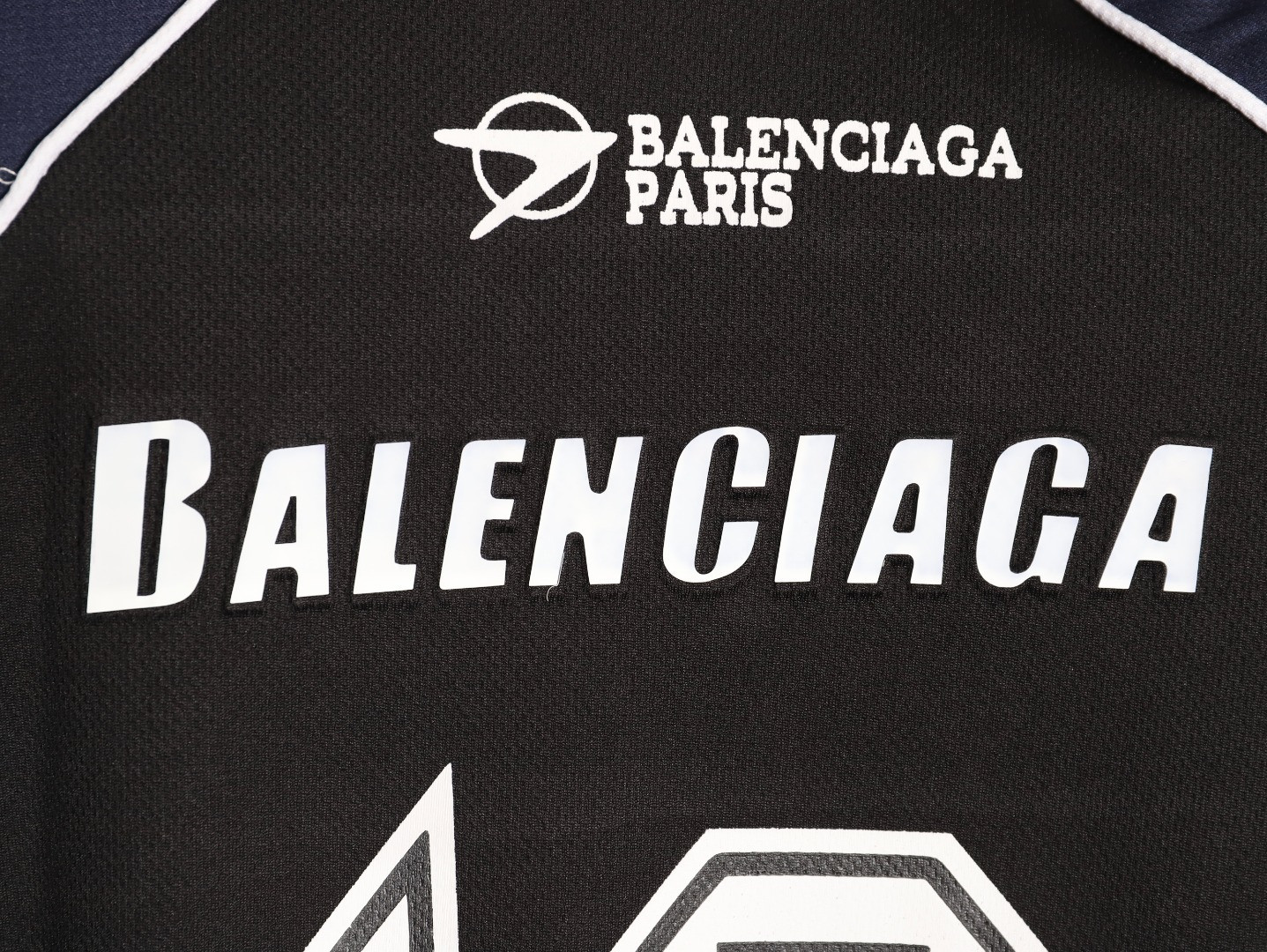 Ba*len*cia*ga Long-sleeved T-shirt
