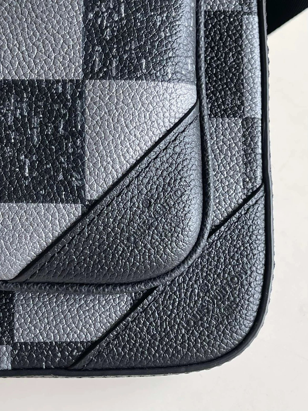 LV TRIO MESSENGER N80401