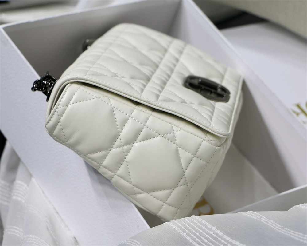 LARGE D*0r CARO BAG Ivory S*pple Cannage Calfskin With Silver Hardware 29 x 18 x 10 cm