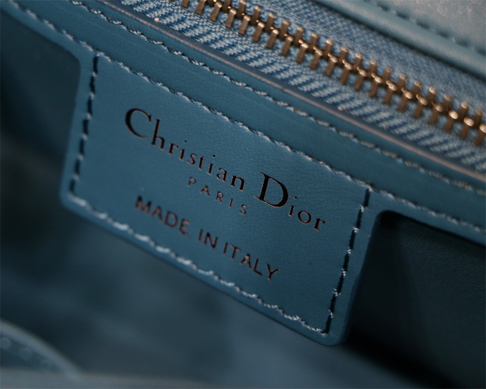 small d*or caro bag navy S*pple cannage calfskin with silver hardware 20 x 12 x 7 cm