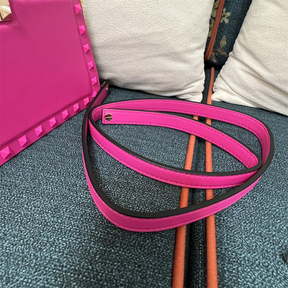 Va1e*ntin0 garavani rockstud23 small smooth calfskin shoulder bag rosered