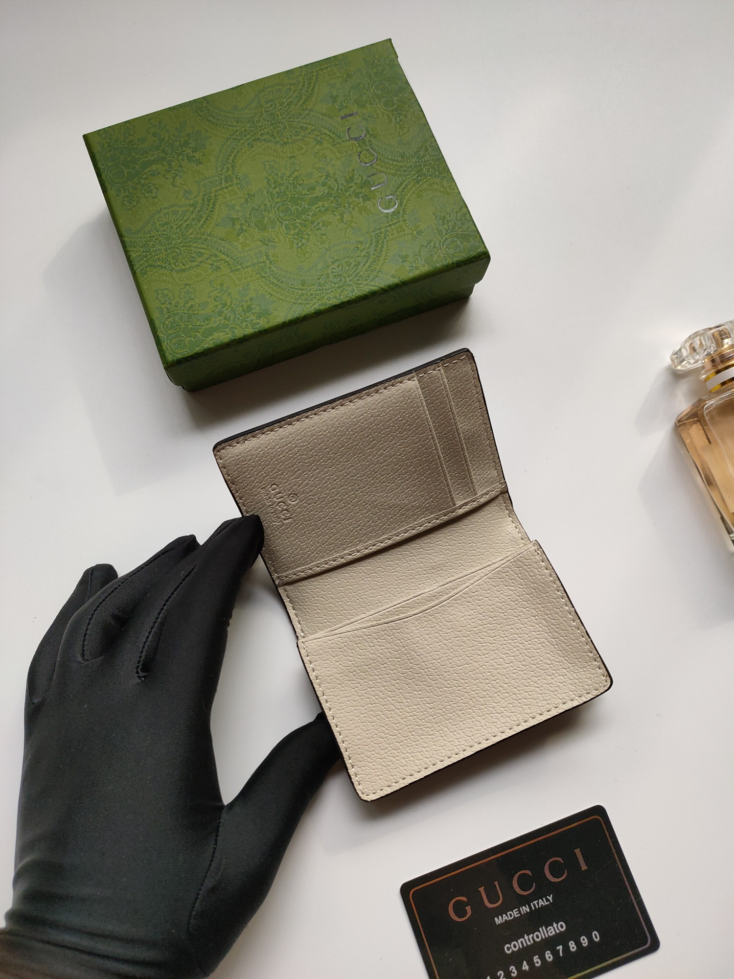 G*u*i gg  card case wallet