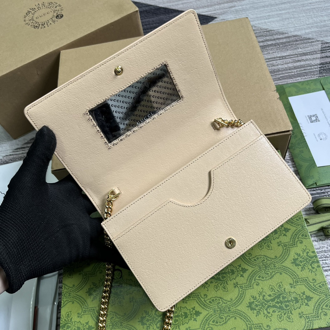 chain wallet with G*u*i script light beige 7.8"w x 5"h x 1.6"d