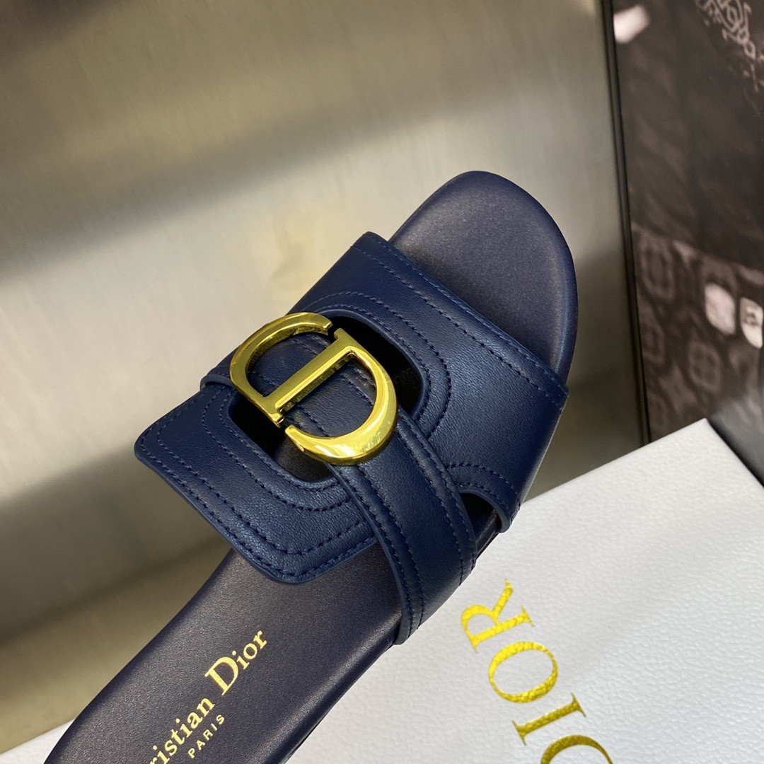 ua D*or 30 montaigne slide