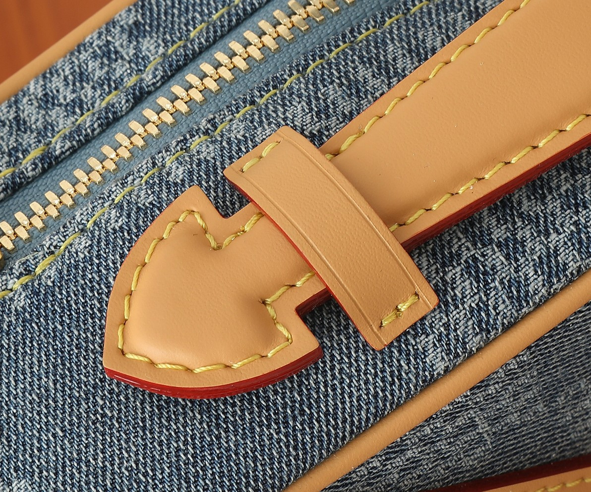 LV Chess Messenger M40706 9.4 x 9.4 x 3.1 inches