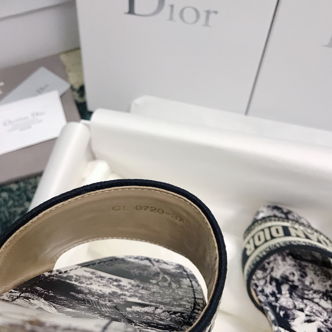 ua D*or dway heeled slide