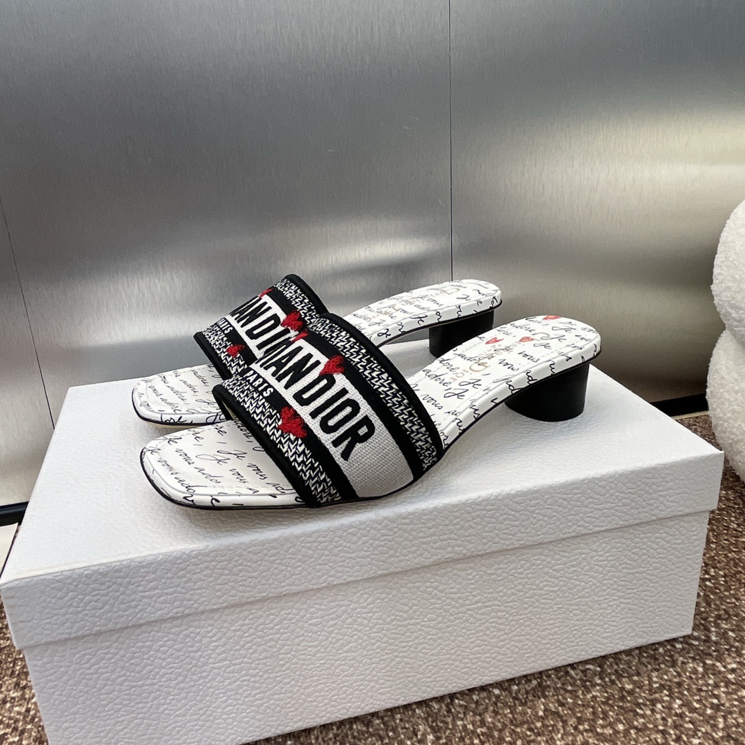 ua D*oramour dway heeled slide