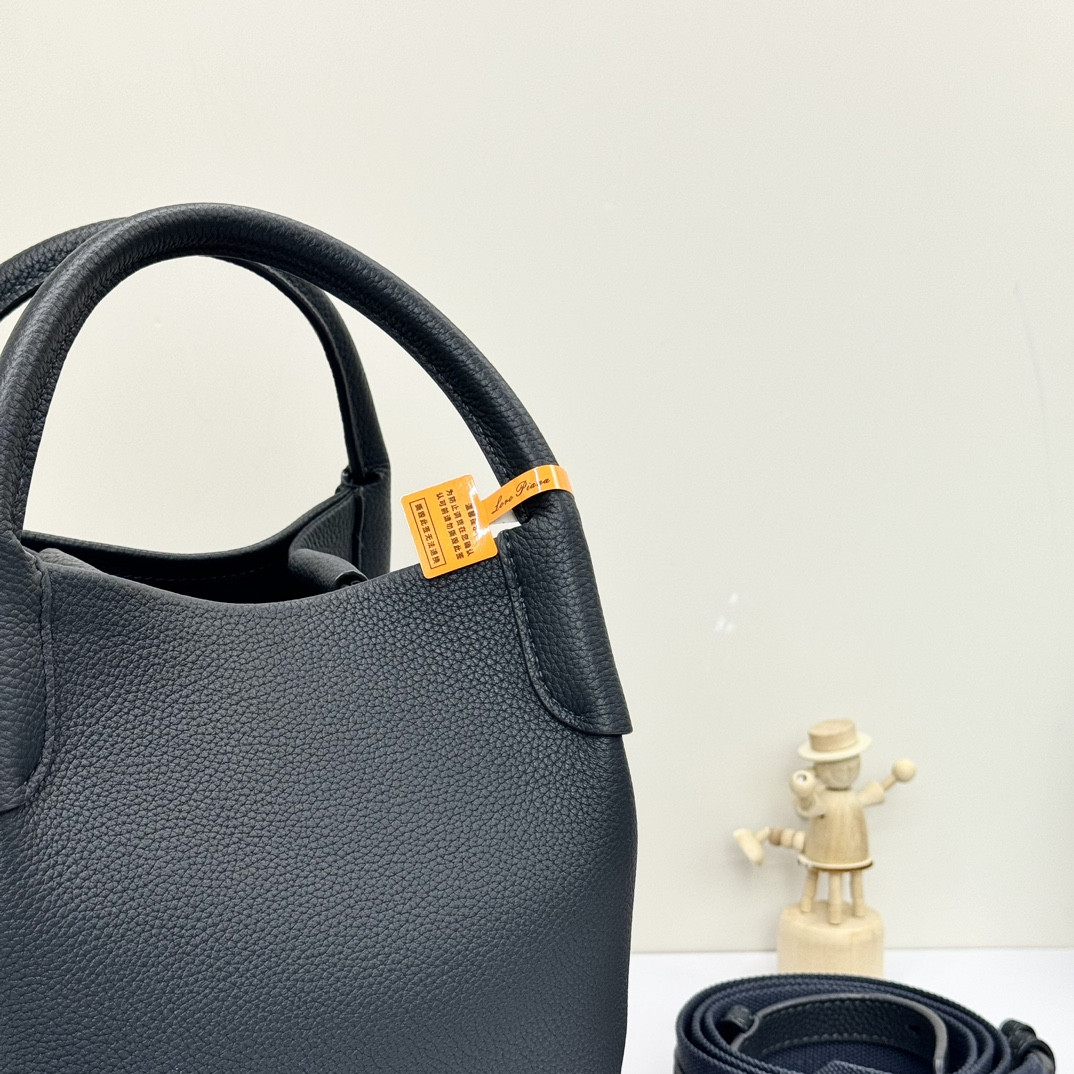 L**o p*ana small bale bag black grained calfskin 17 x 17 x 21 cm