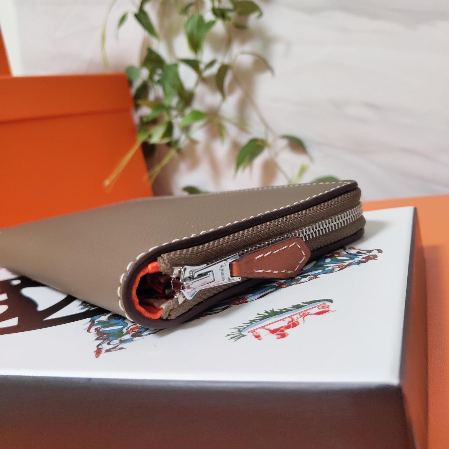 H**me5 long wallet 20x11cm