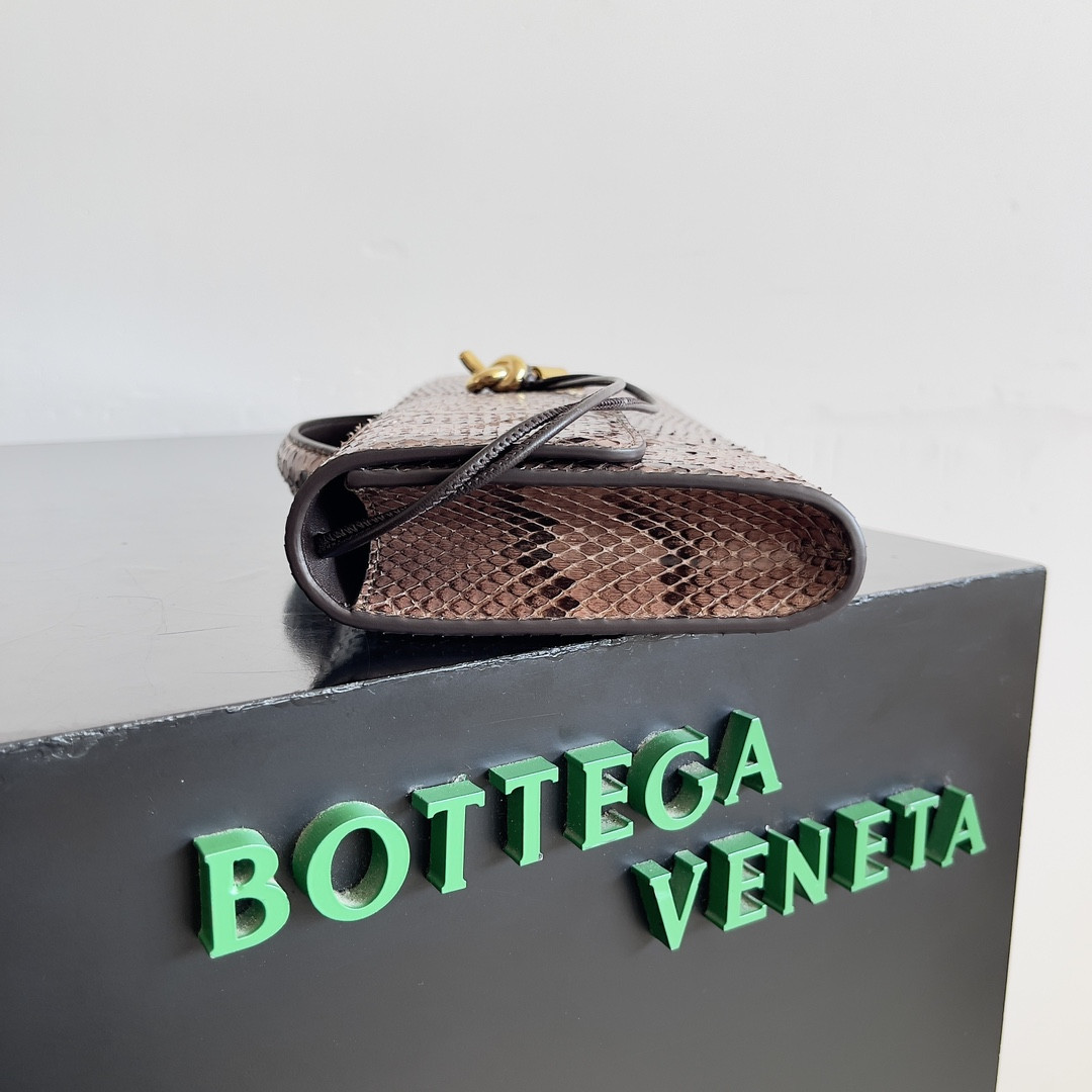 bo*te*ga Ve*ne*ta andiamo clutch 31x13x3cm