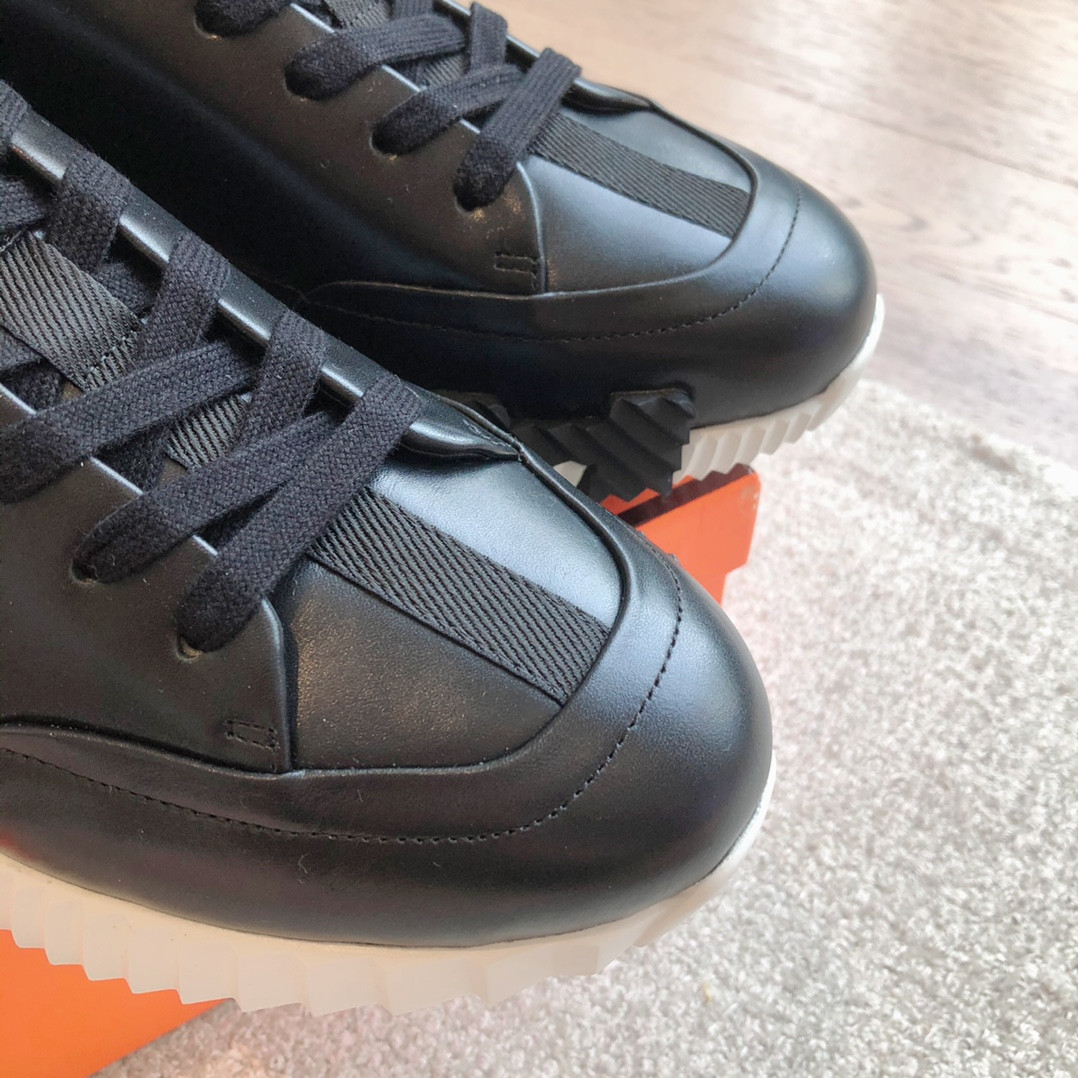 ua H**me5 bouncing sneaker