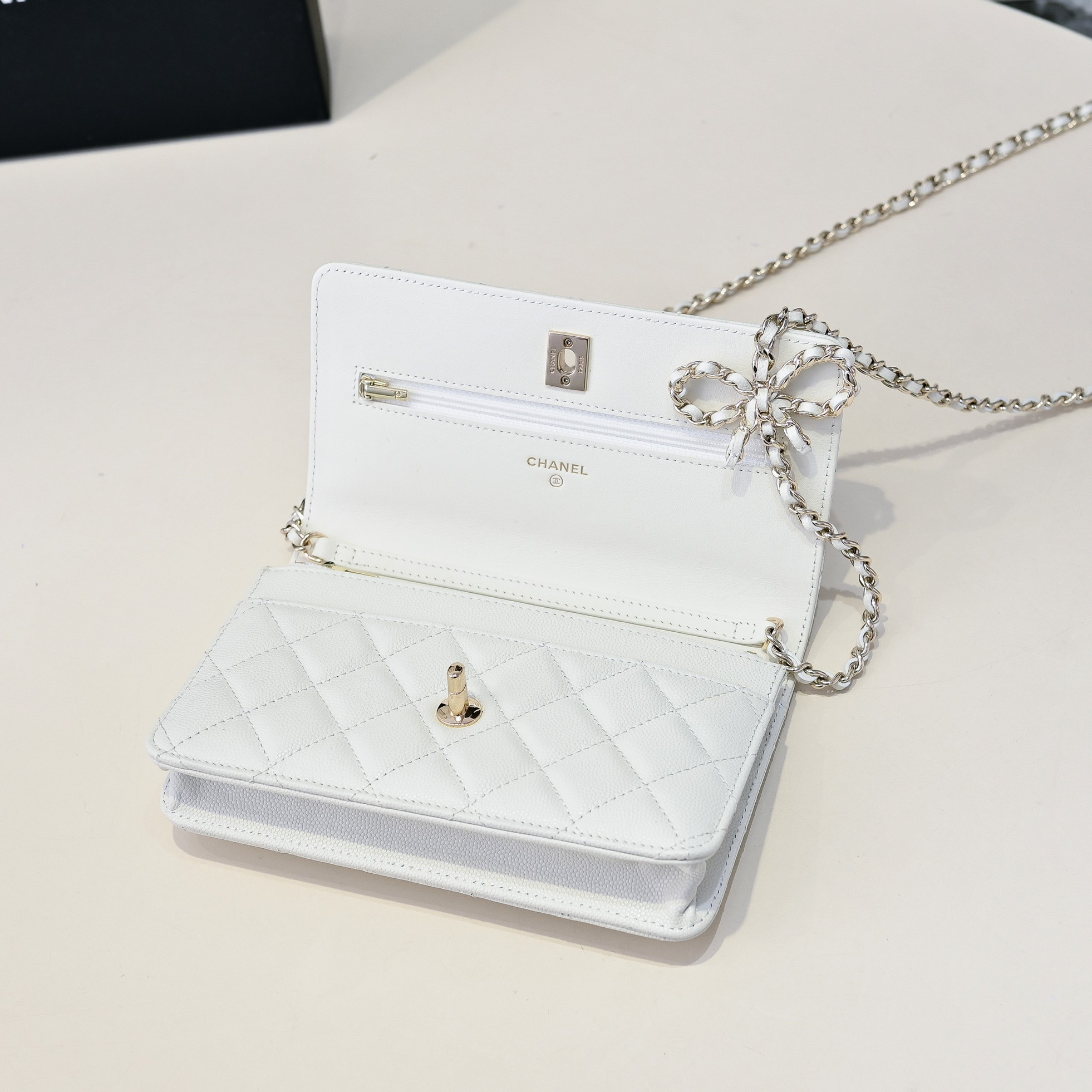 Ch*el WOC CLASSIC WALLET ON CHAIN 12.3x19.2x3.5cm