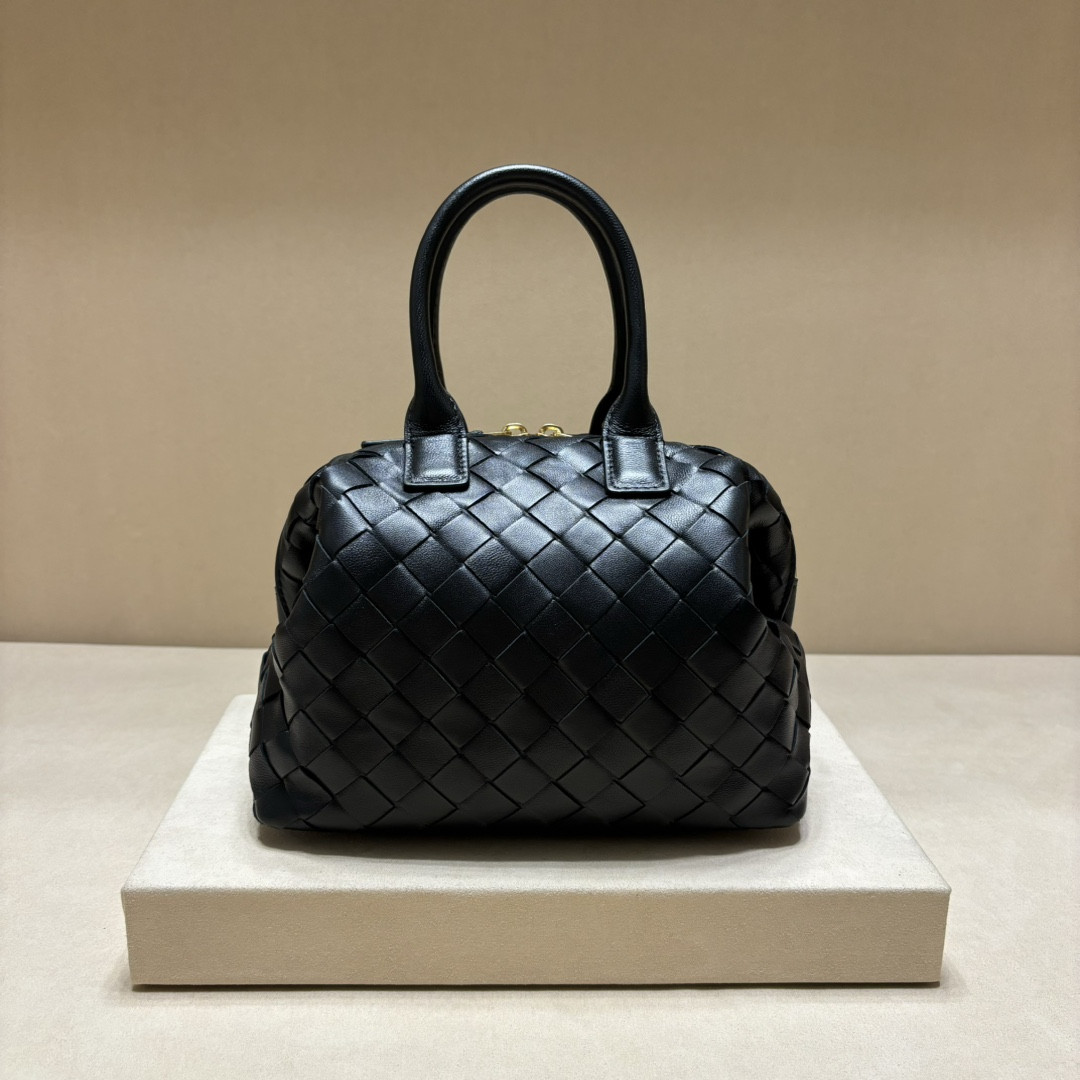 Bo*te*ga Ve*ne*ta bauletto bag 20.5x15.5x10cm